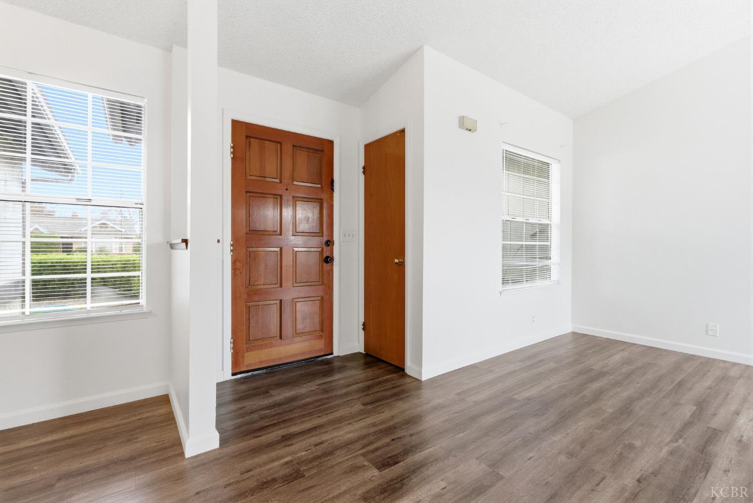 969 Lakewood Dr, Hanford, CA 93230