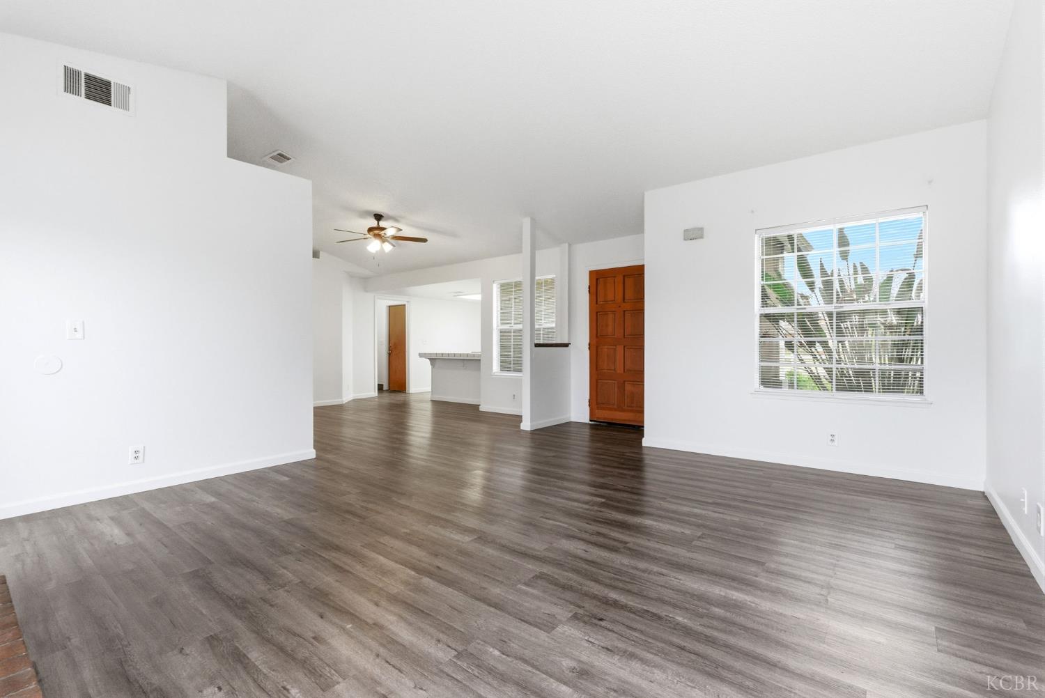 969 Lakewood Dr, Hanford, CA 93230