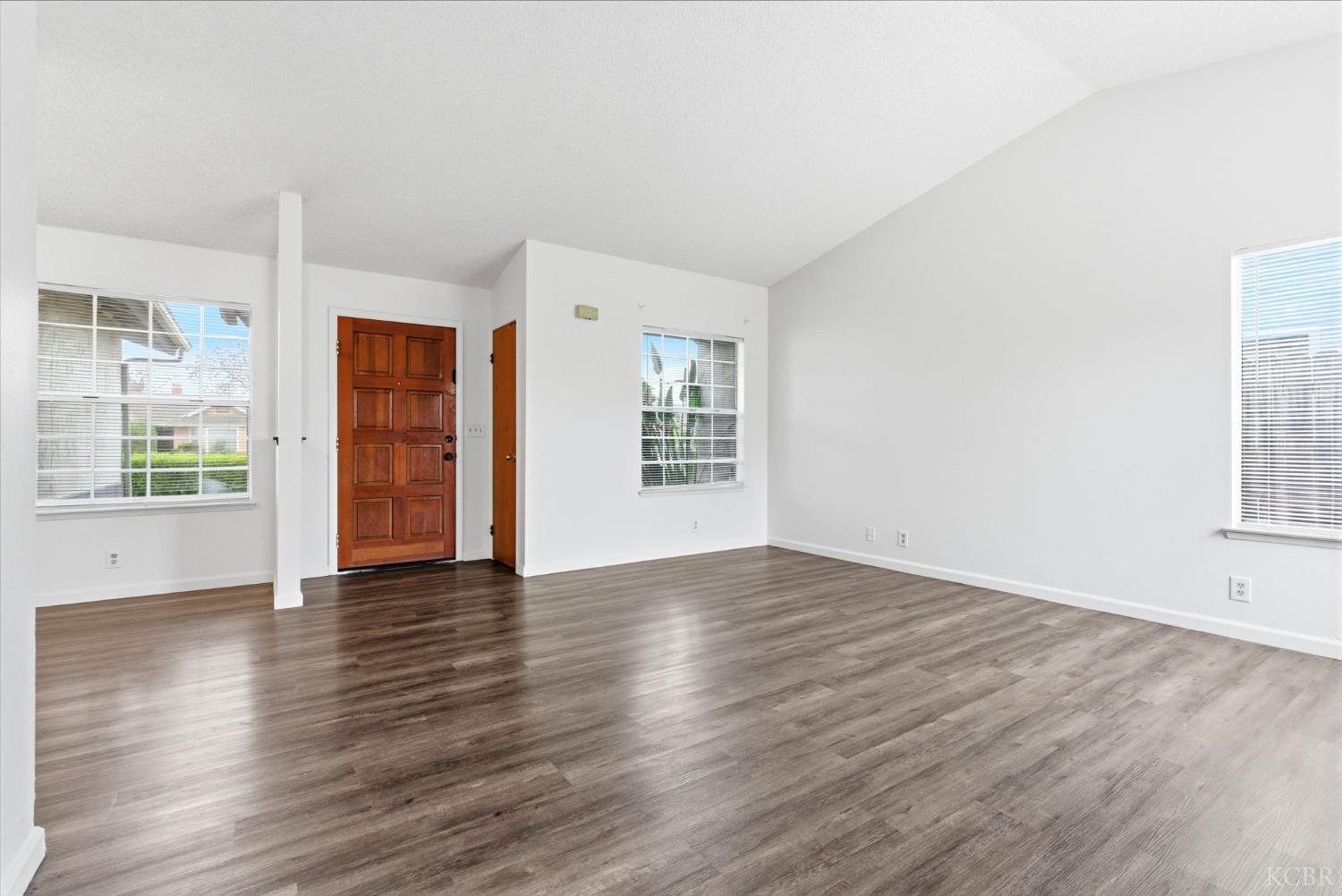 969 Lakewood Dr, Hanford, CA 93230