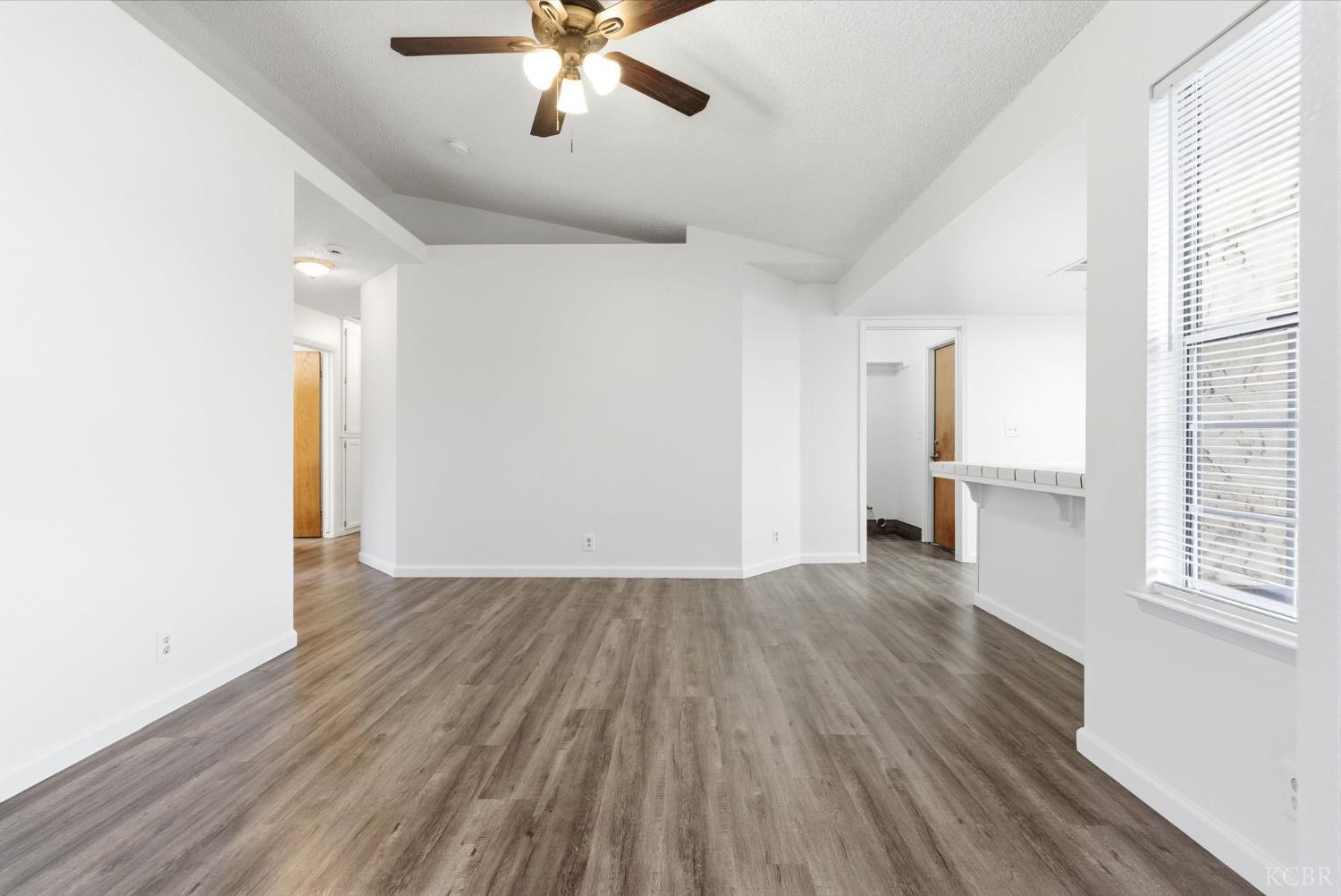 969 Lakewood Dr, Hanford, CA 93230