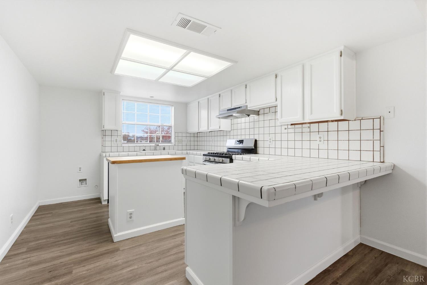 969 Lakewood Dr, Hanford, CA 93230