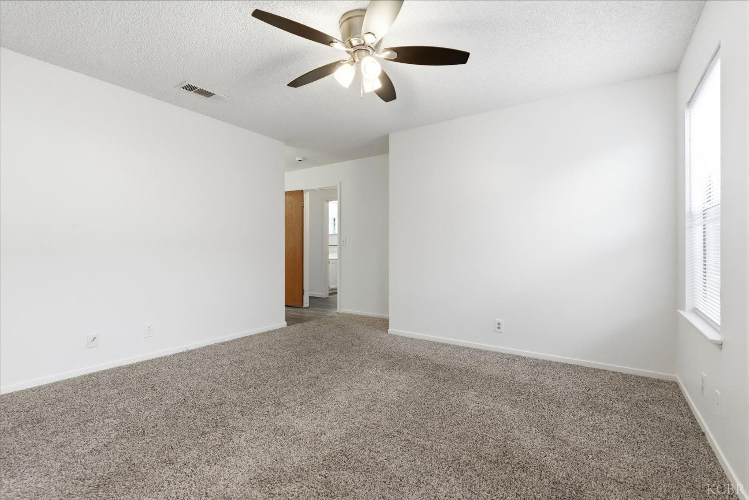 969 Lakewood Dr, Hanford, CA 93230