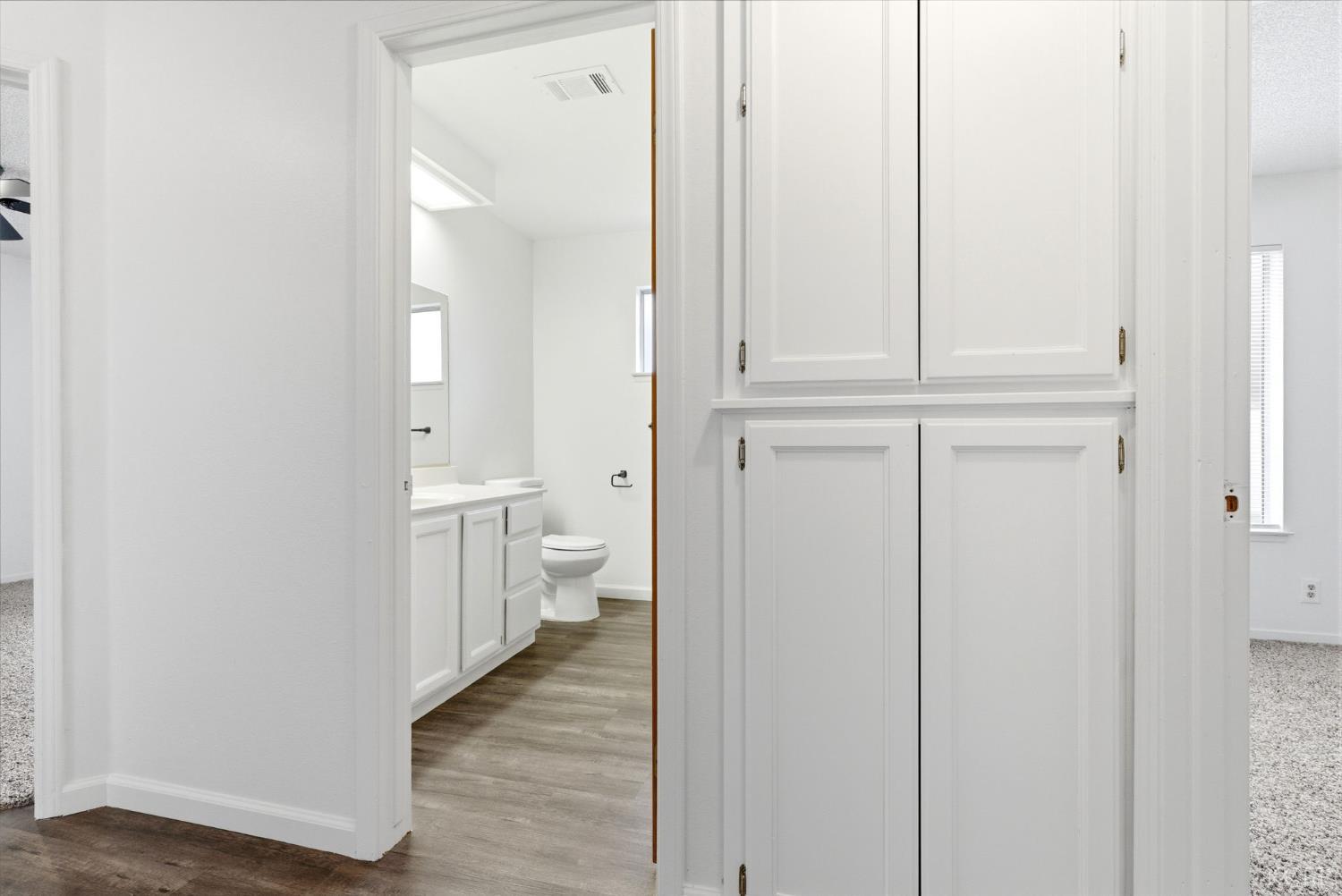 969 Lakewood Dr, Hanford, CA 93230