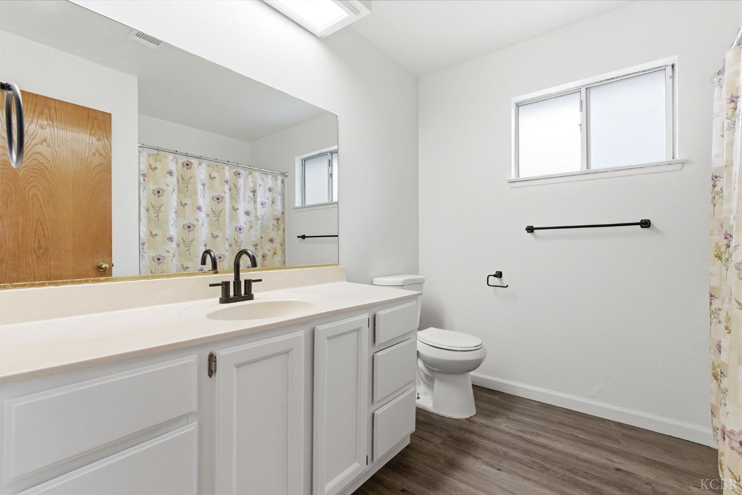 969 Lakewood Dr, Hanford, CA 93230