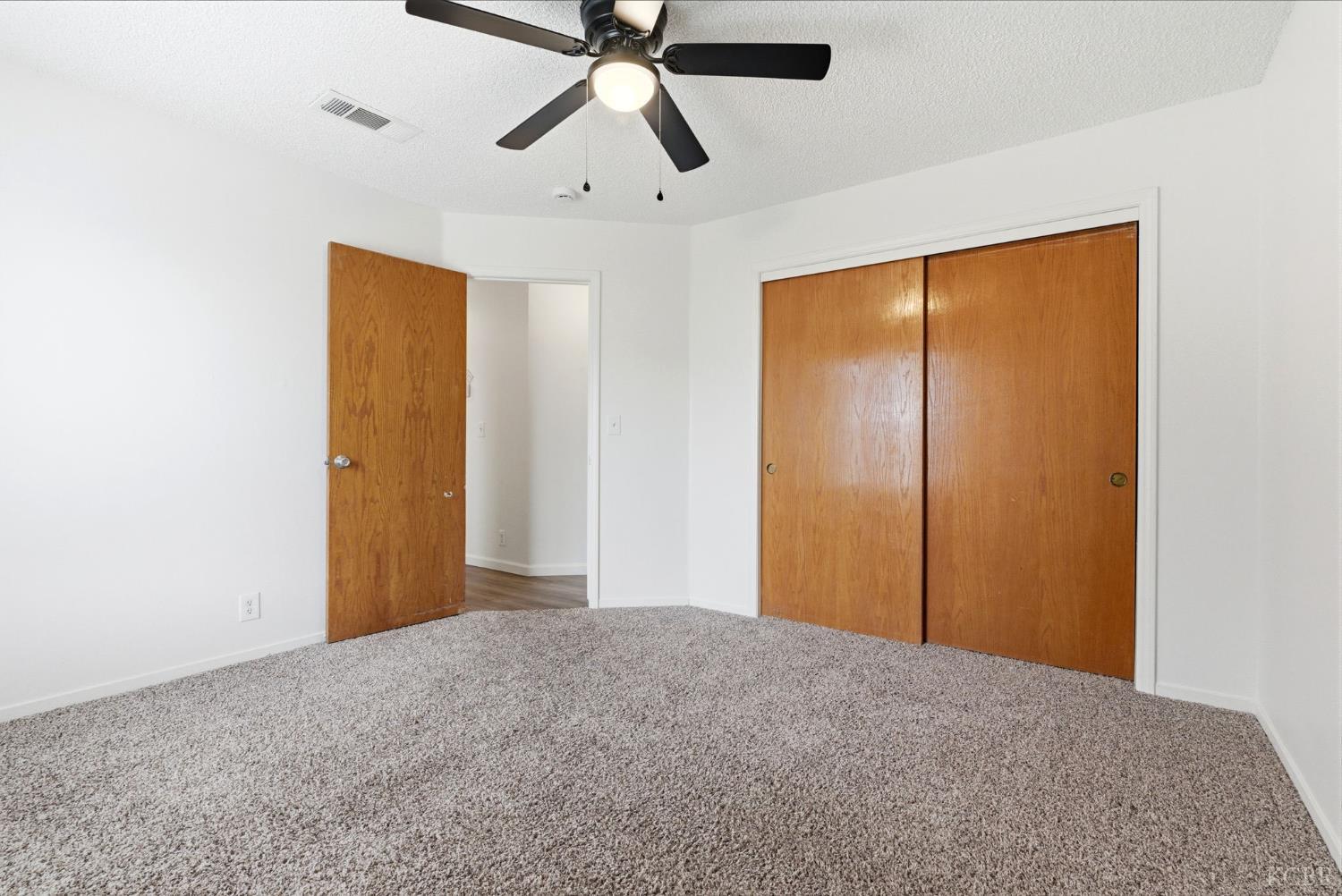 969 Lakewood Dr, Hanford, CA 93230