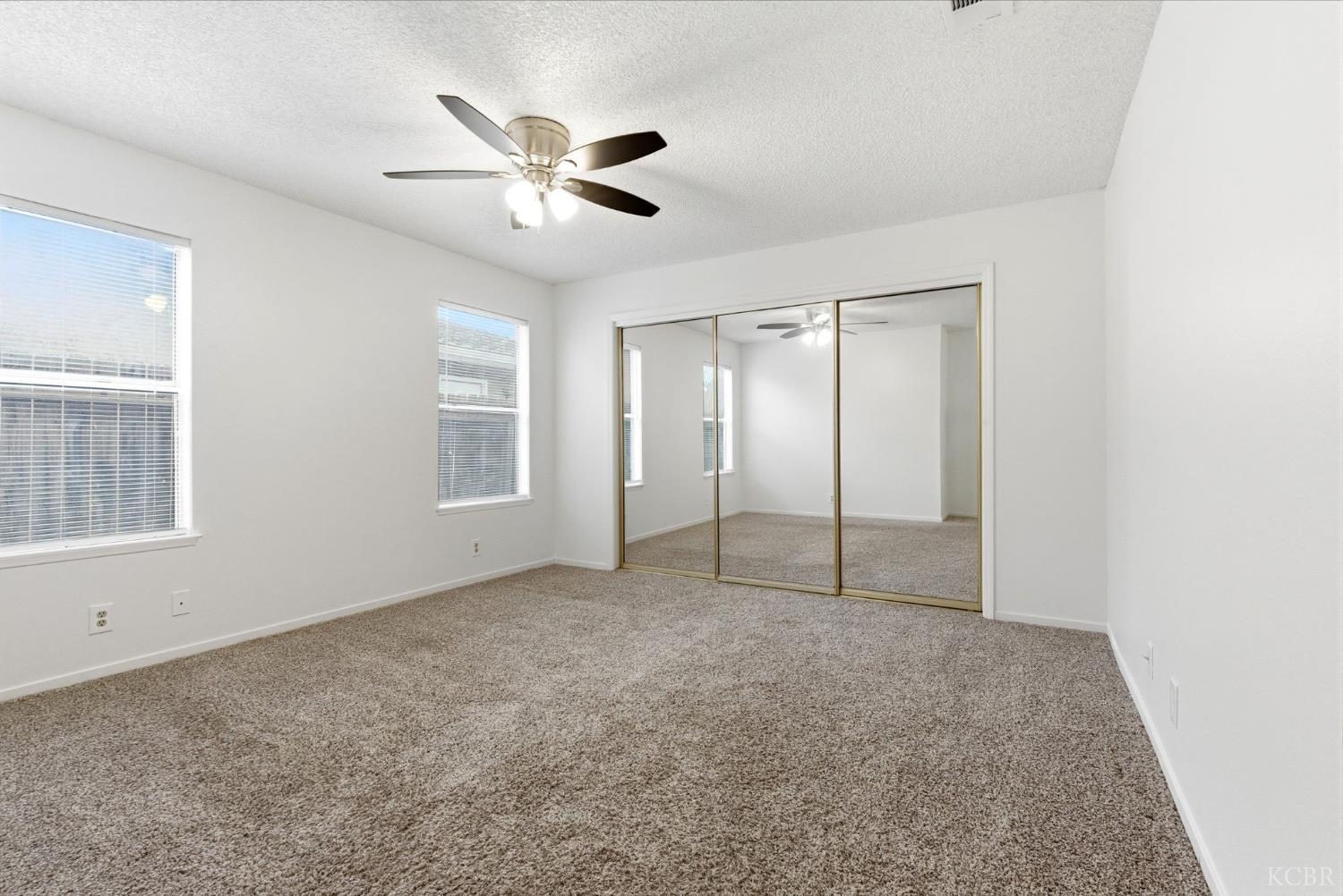 969 Lakewood Dr, Hanford, CA 93230