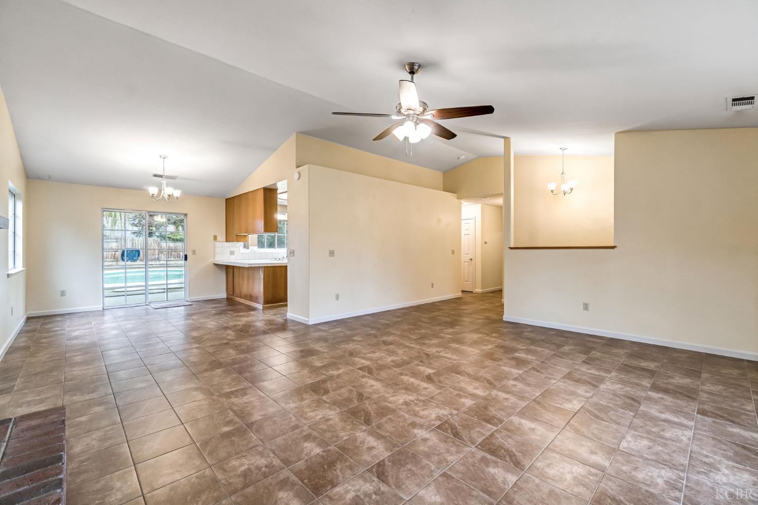 3632 E Willow Ct, Visalia, CA 93292