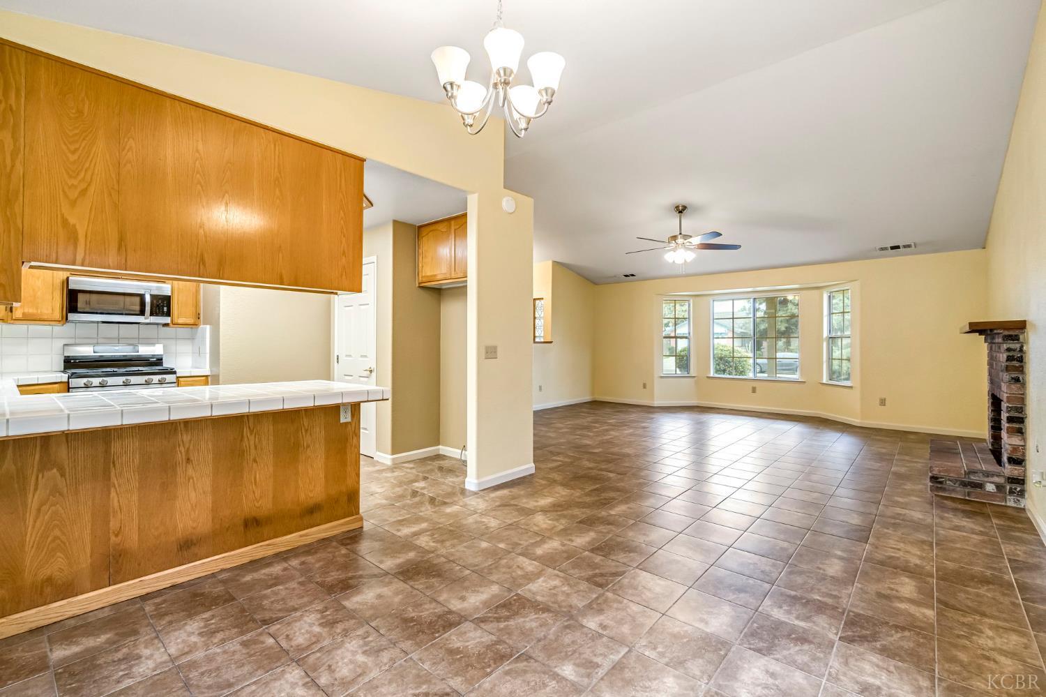 3632 E Willow Ct, Visalia, CA 93292