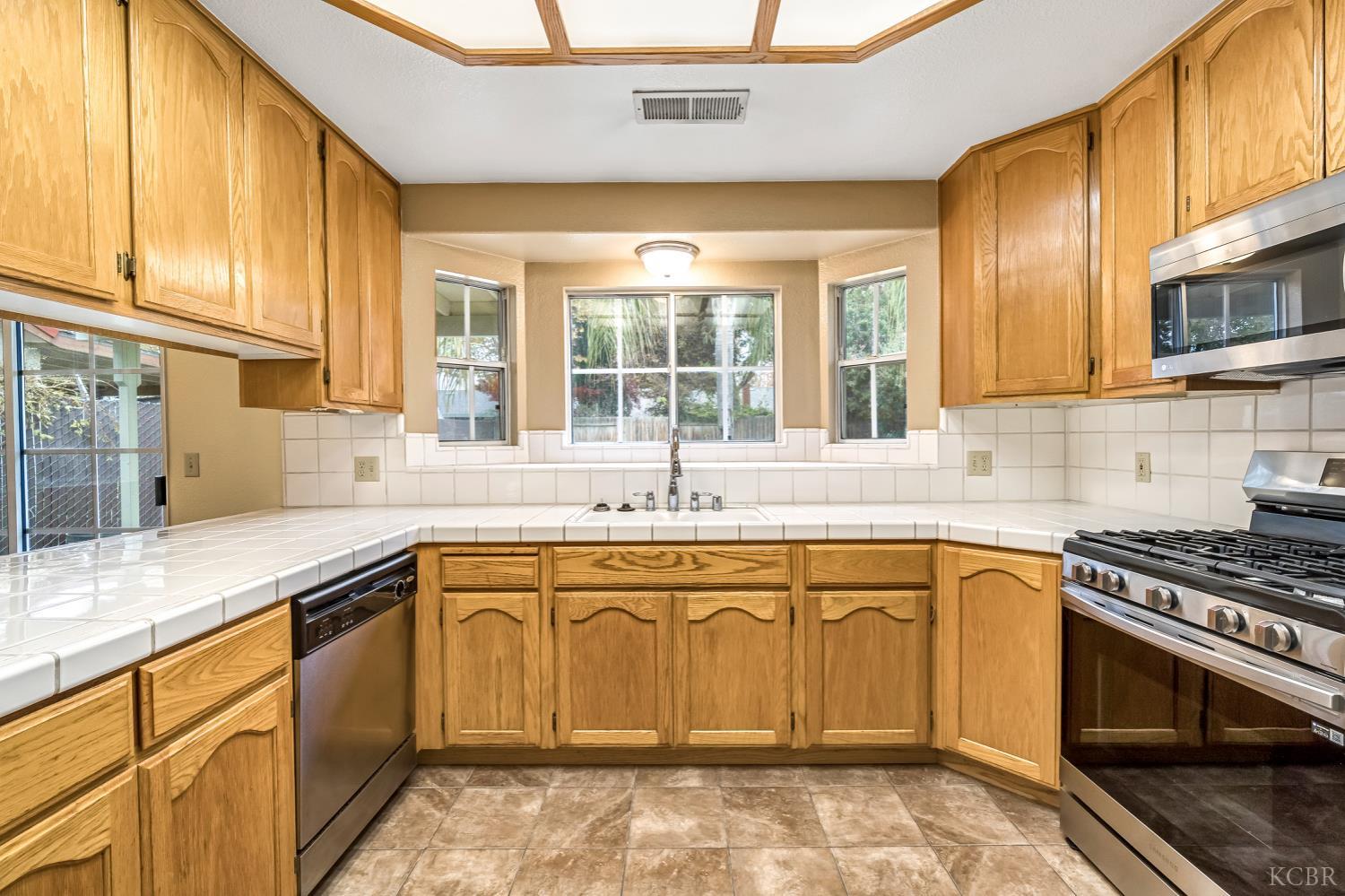 3632 E Willow Ct, Visalia, CA 93292