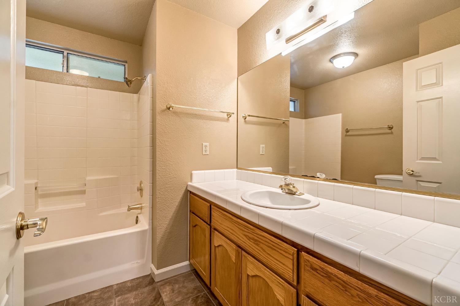 3632 E Willow Ct, Visalia, CA 93292