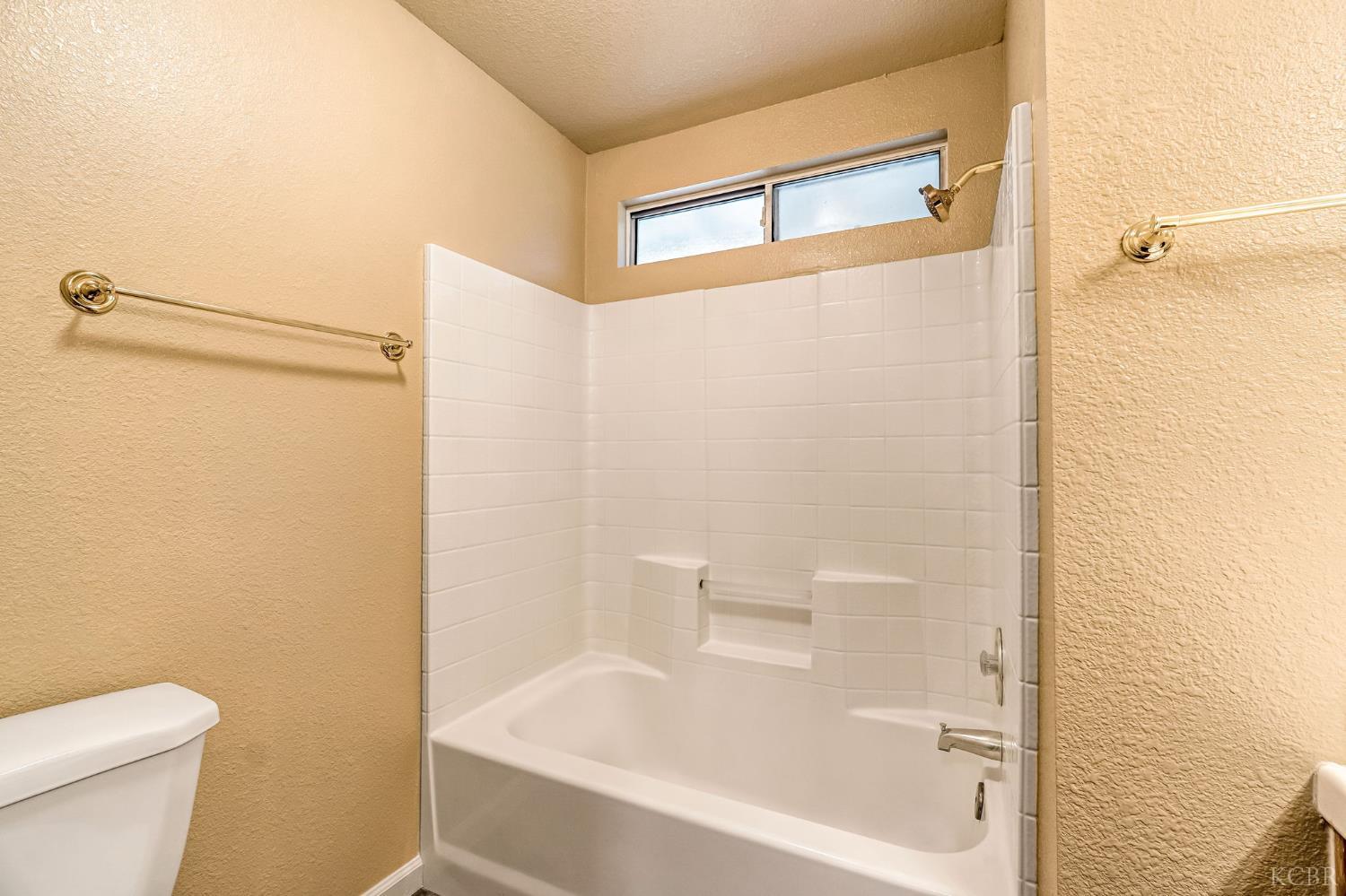 3632 E Willow Ct, Visalia, CA 93292