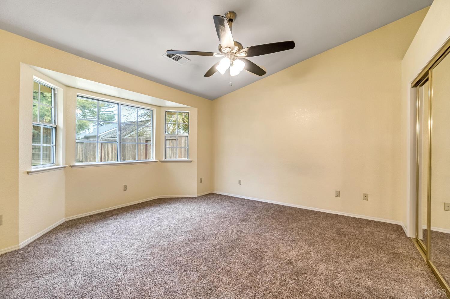 3632 E Willow Ct, Visalia, CA 93292