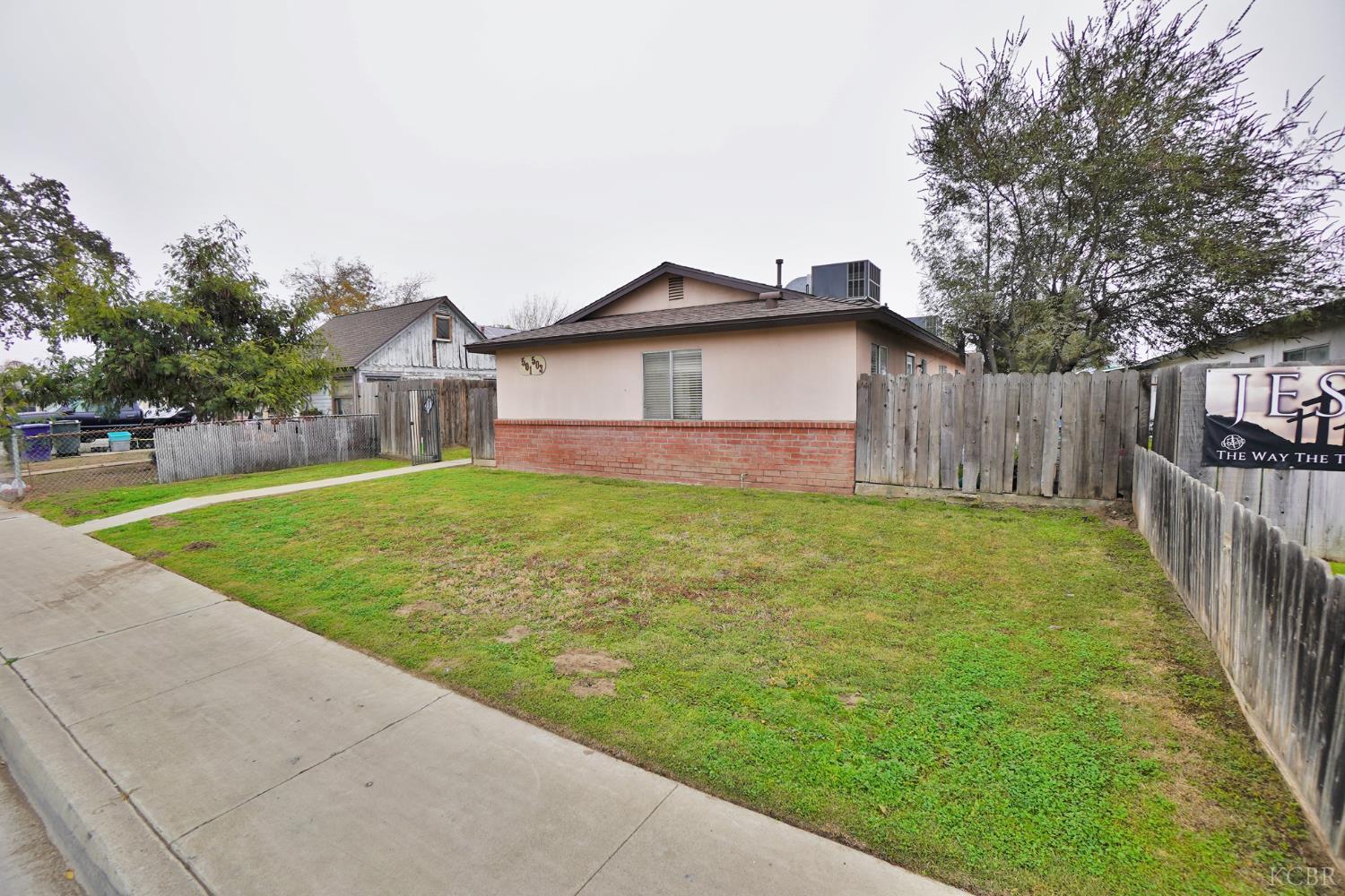 501 E Florinda St E, Hanford, CA 93230