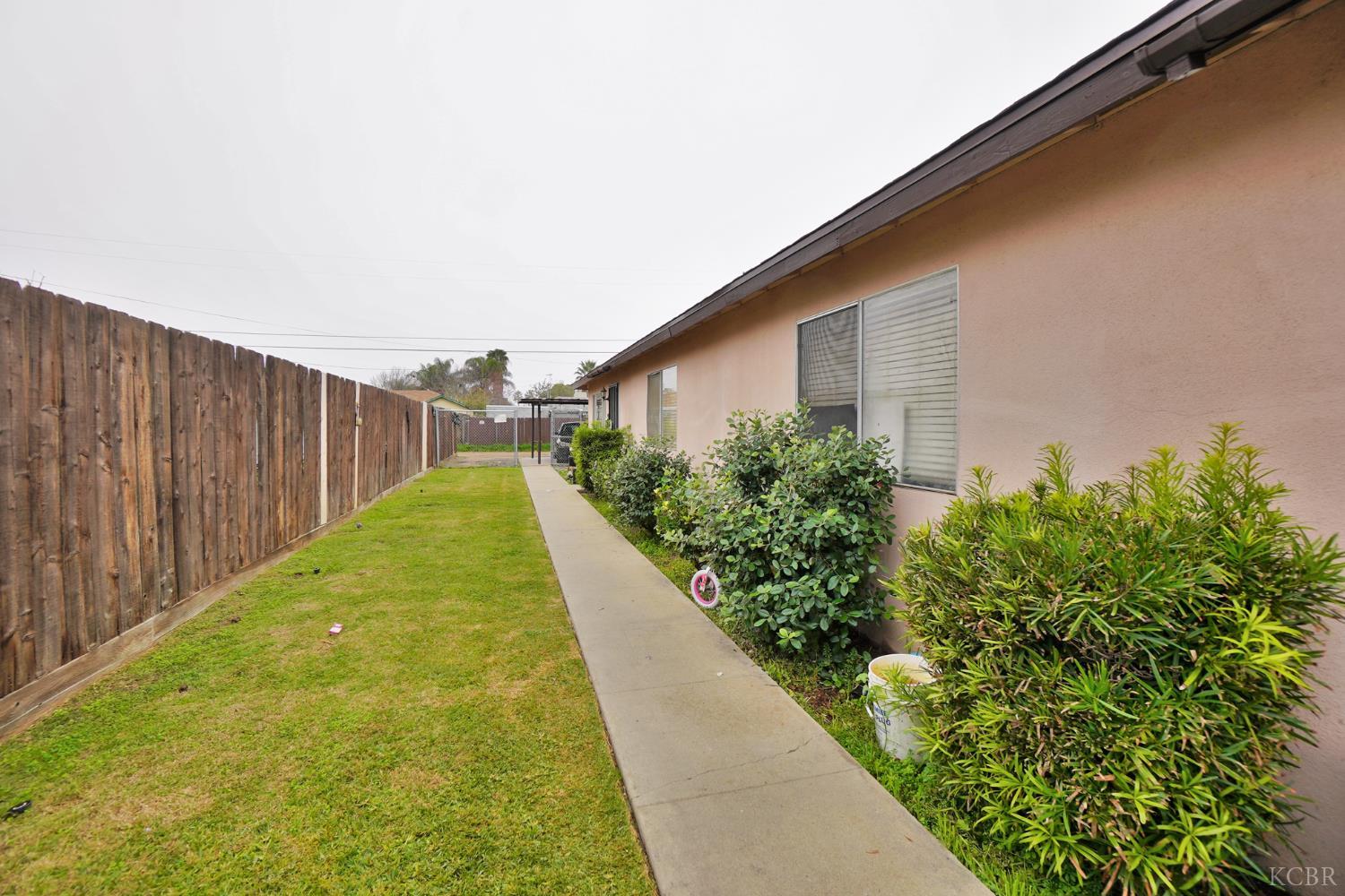 501 E Florinda St E, Hanford, CA 93230