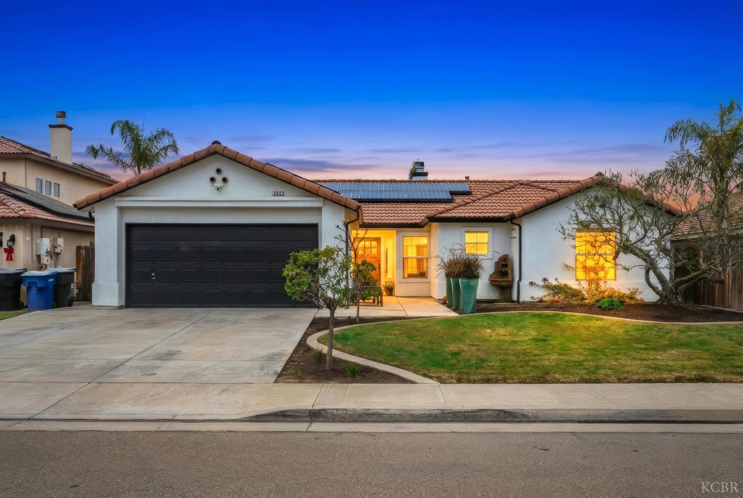 952 Meadow View Rd, Hanford, CA 93230