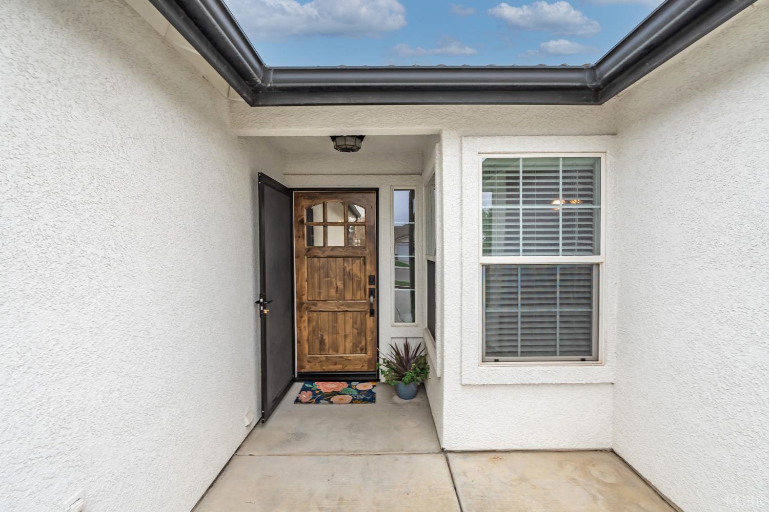 952 Meadow View Rd, Hanford, CA 93230