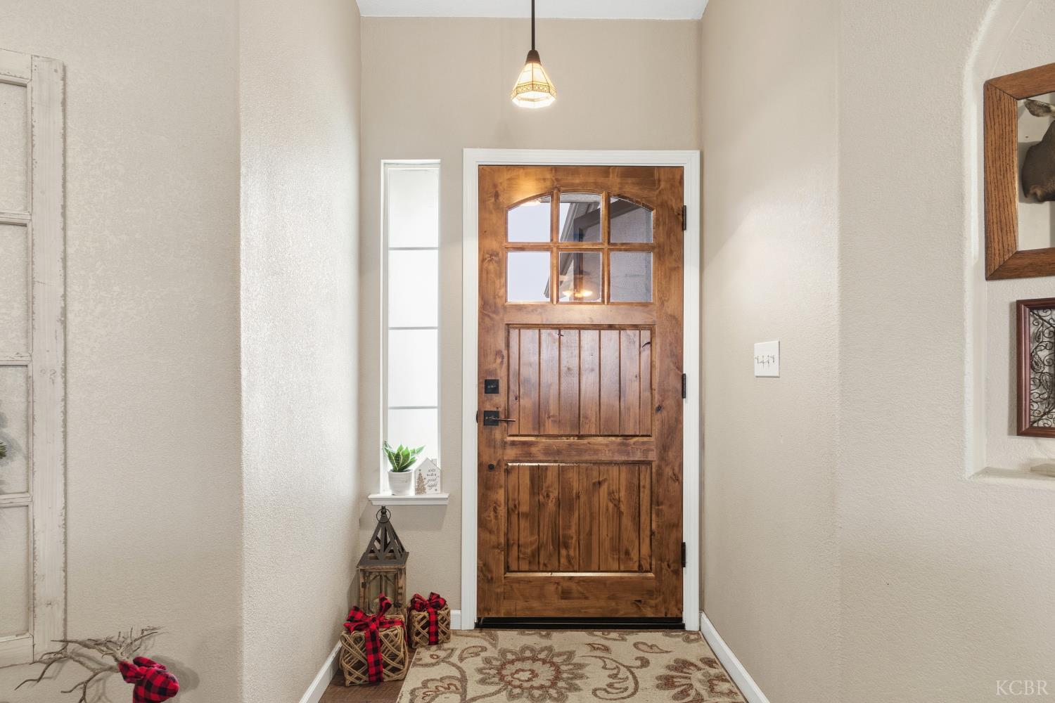 952 Meadow View Rd, Hanford, CA 93230