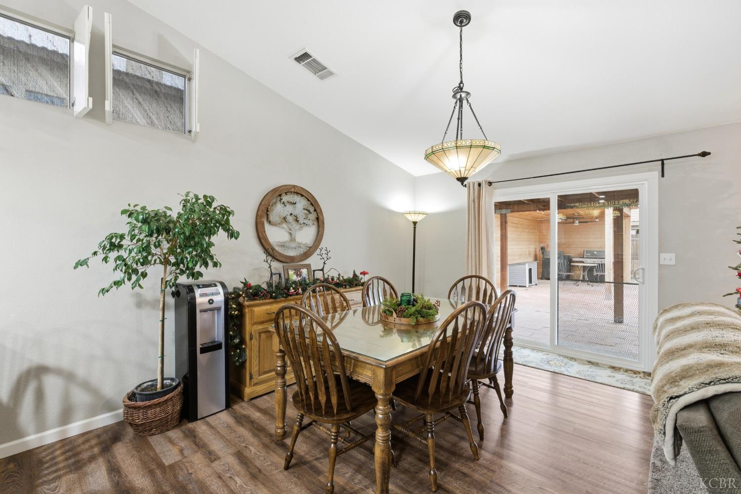 952 Meadow View Rd, Hanford, CA 93230