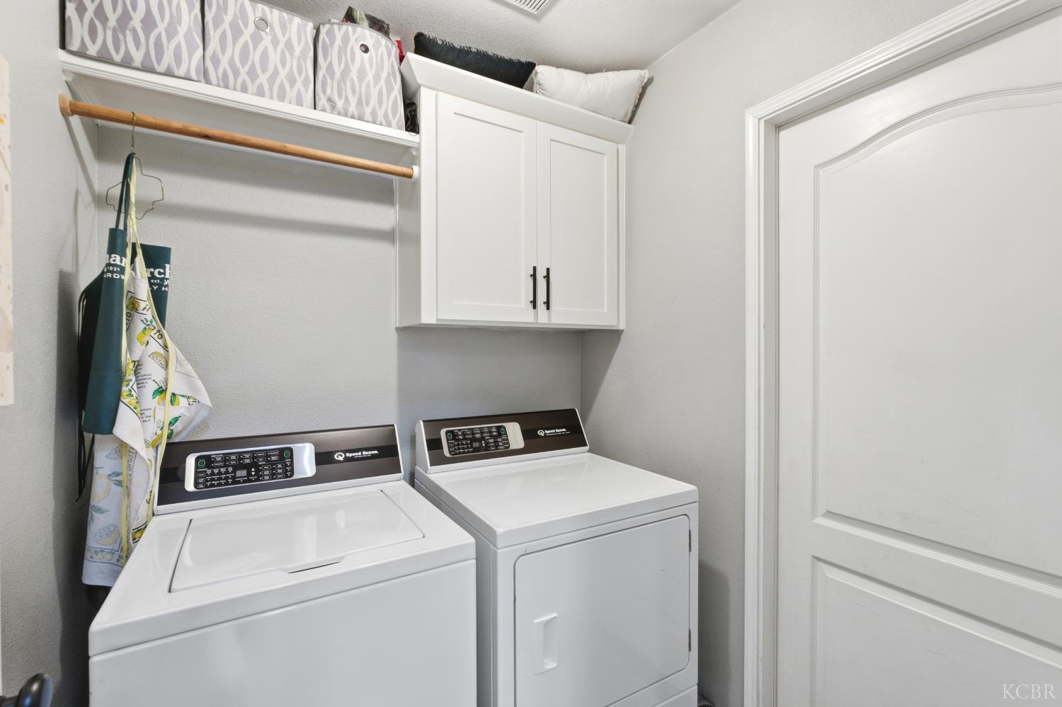 952 Meadow View Rd, Hanford, CA 93230