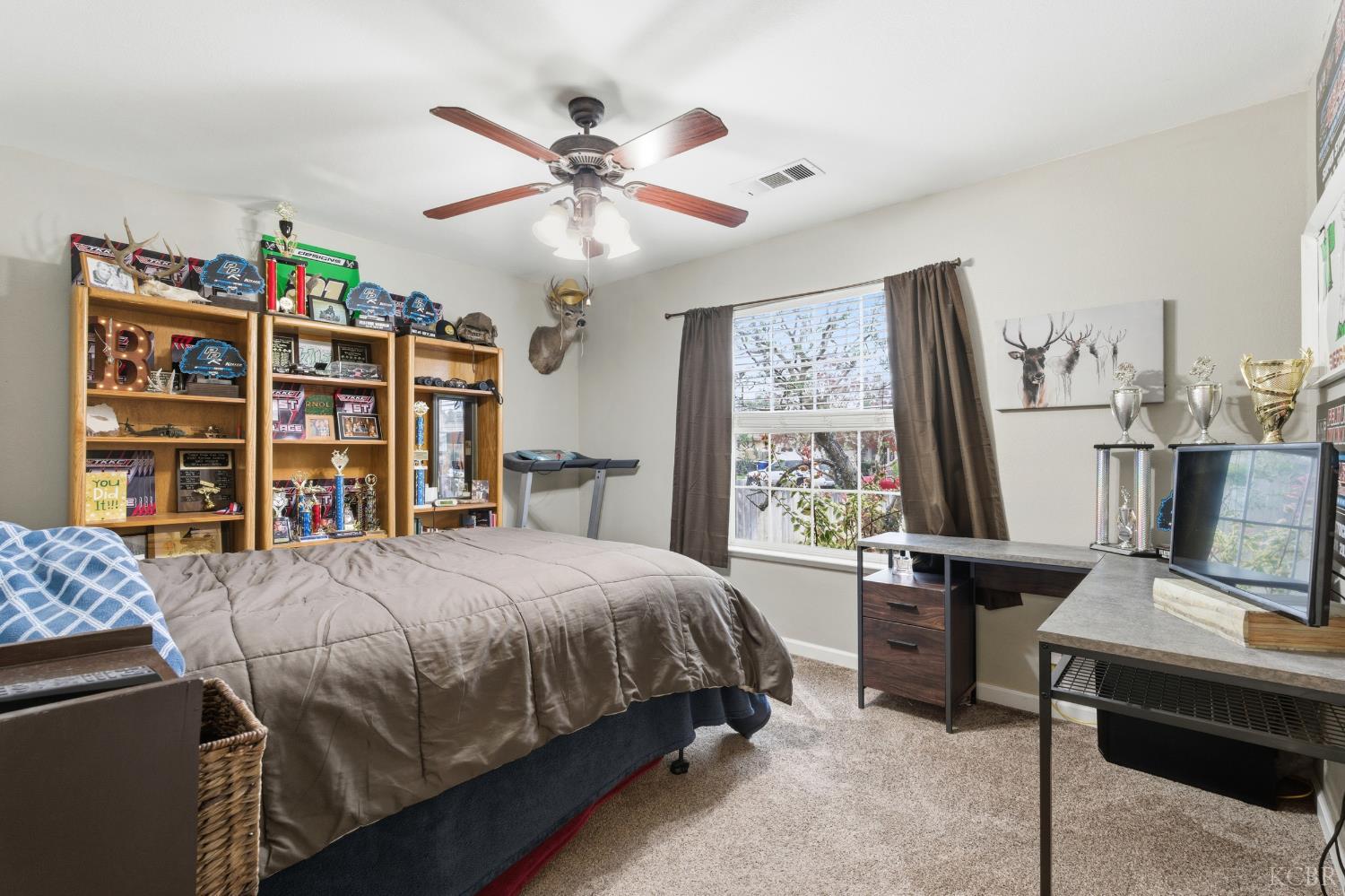 952 Meadow View Rd, Hanford, CA 93230