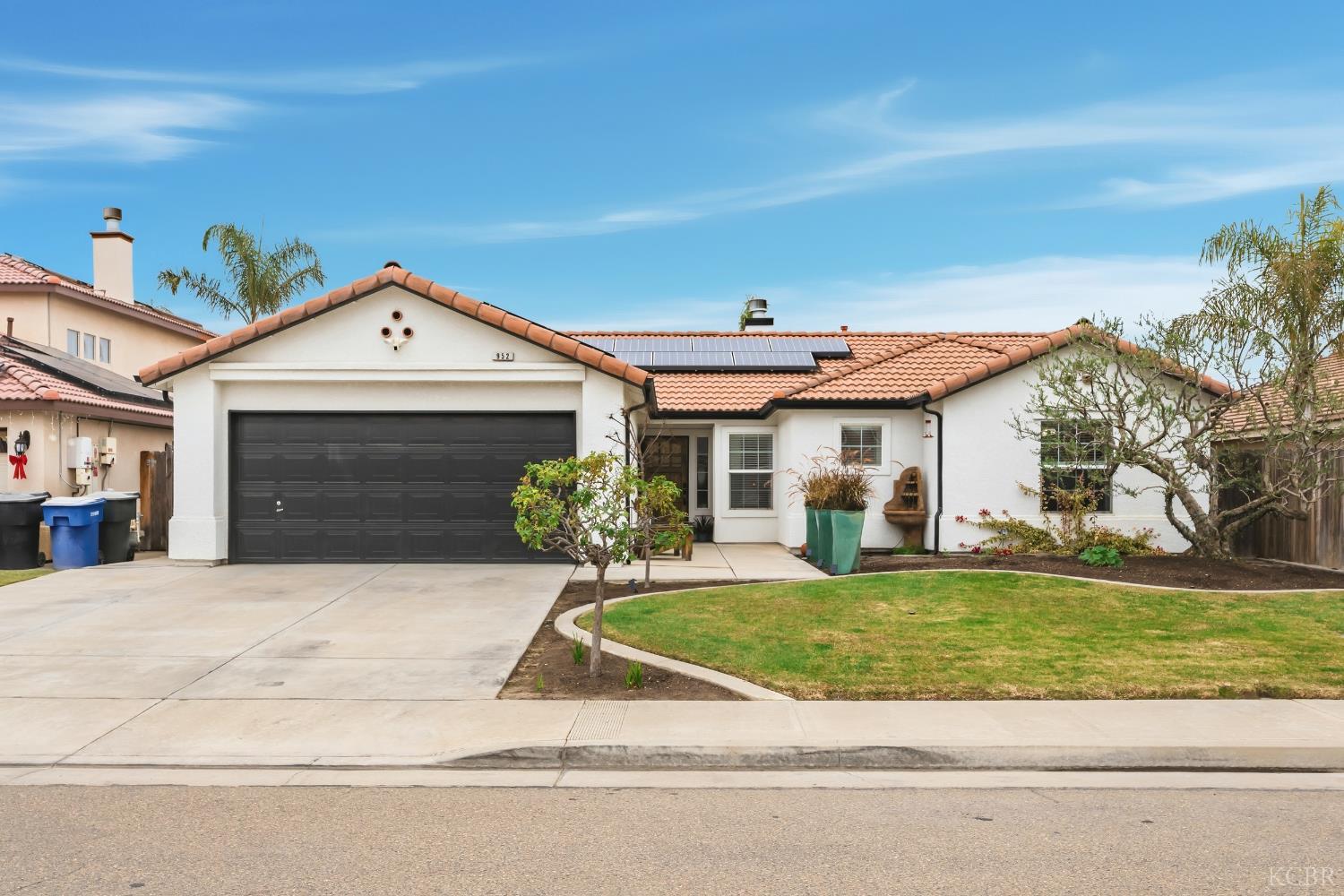 952 Meadow View Rd, Hanford, CA 93230