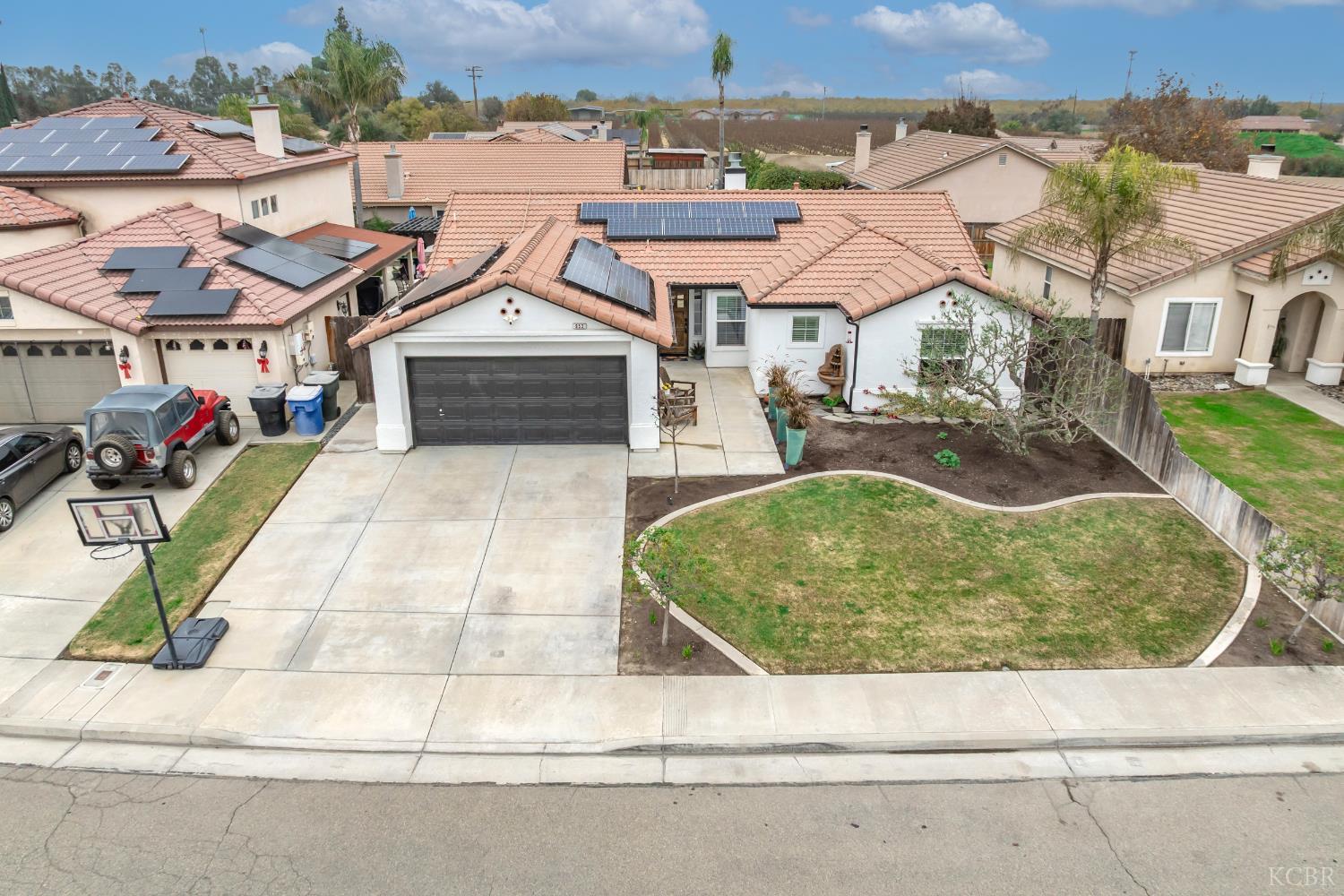 952 Meadow View Rd, Hanford, CA 93230