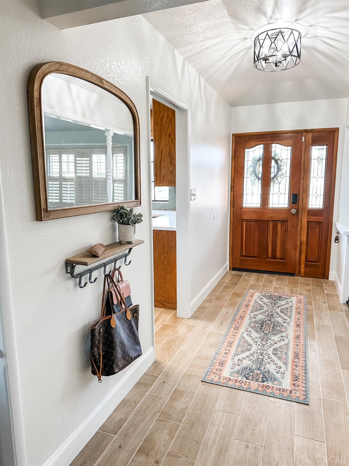 126 W Windsor Dr, Hanford, CA 93230