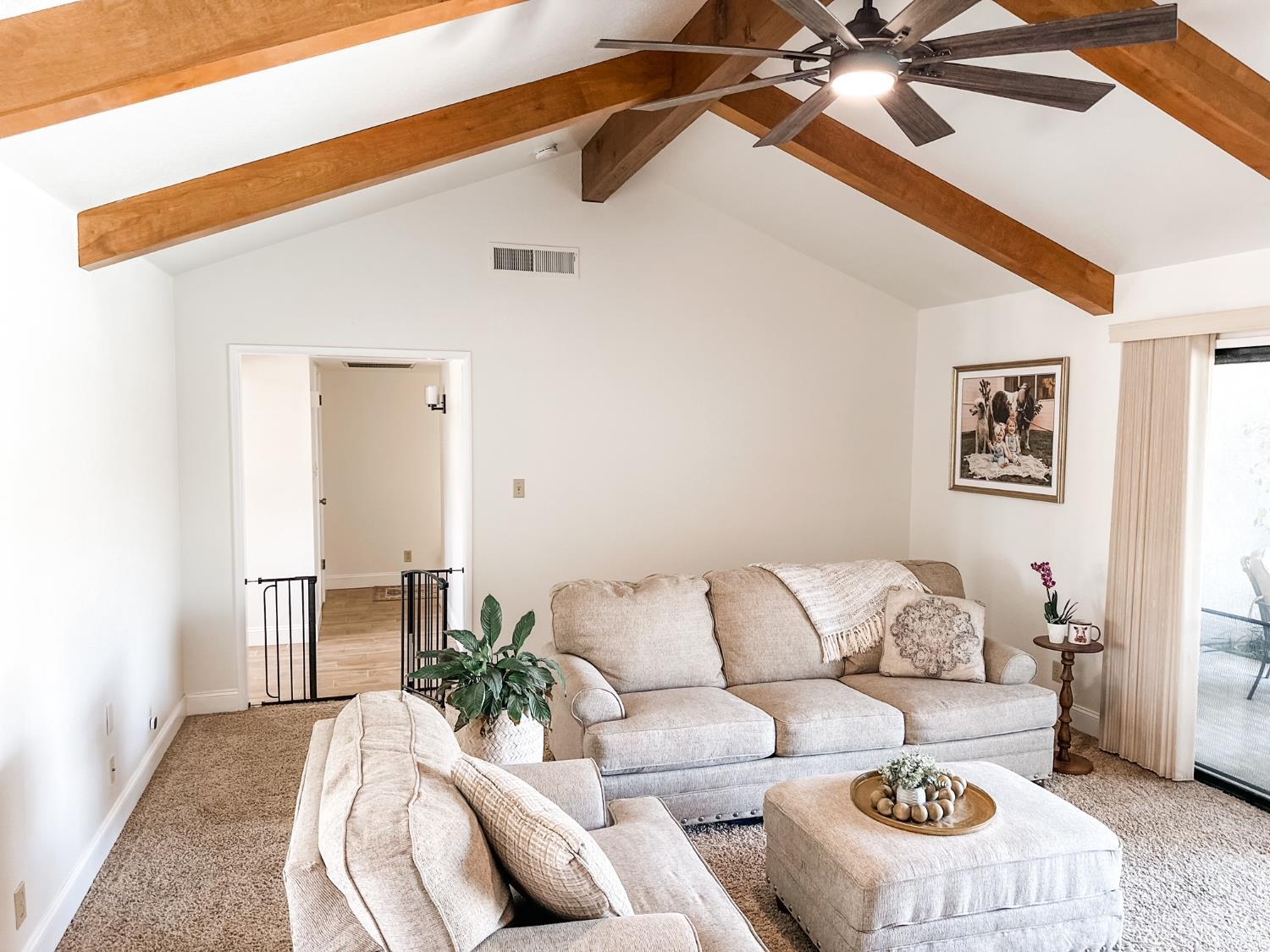 126 W Windsor Dr, Hanford, CA 93230