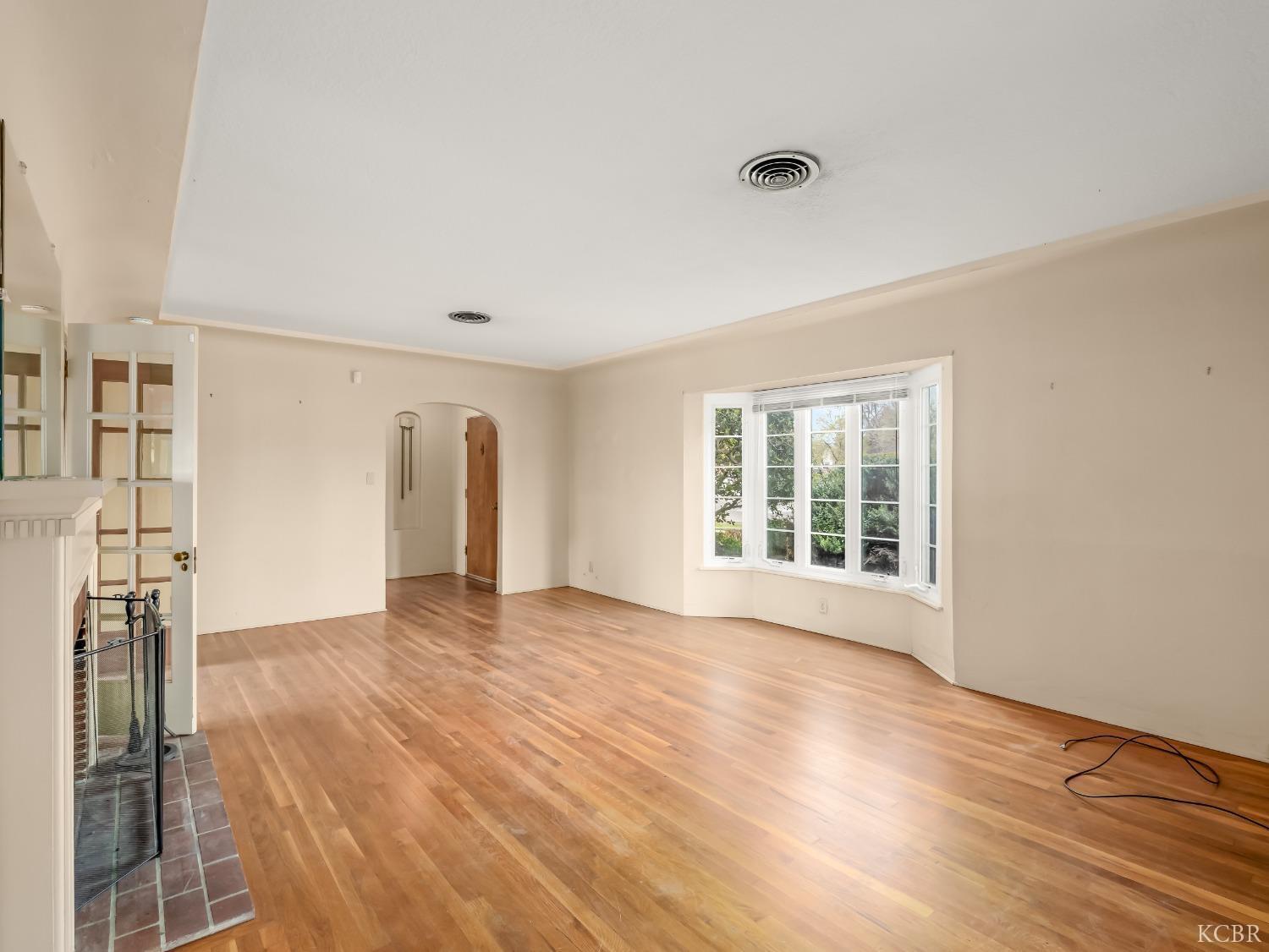 403 W Grangeville Blvd, Hanford, CA 93230