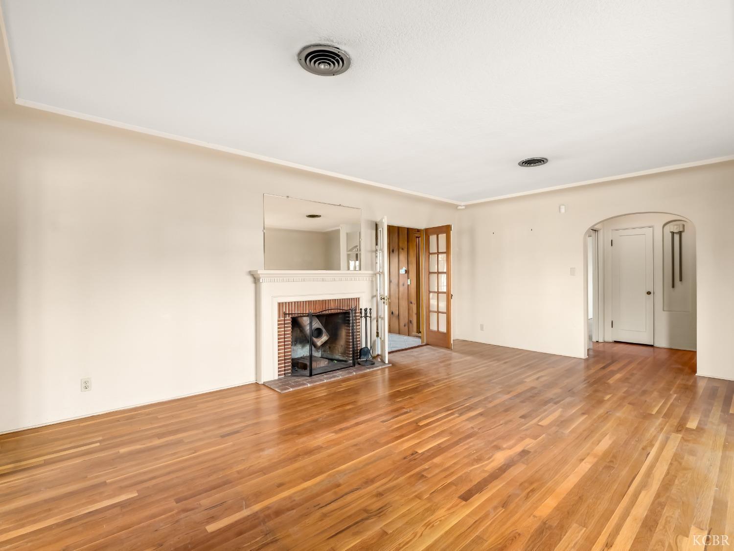 403 W Grangeville Blvd, Hanford, CA 93230