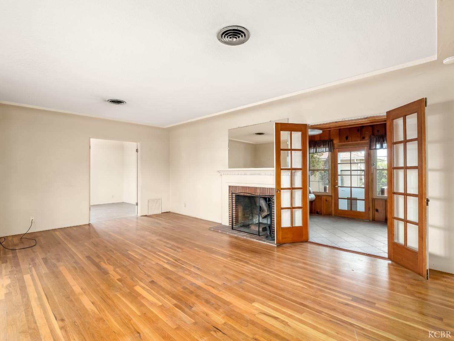 403 W Grangeville Blvd, Hanford, CA 93230