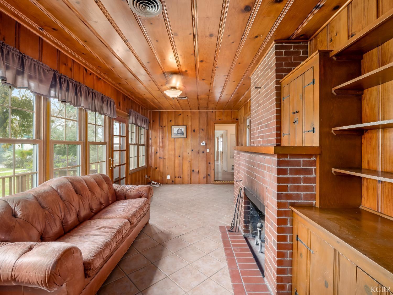 403 W Grangeville Blvd, Hanford, CA 93230