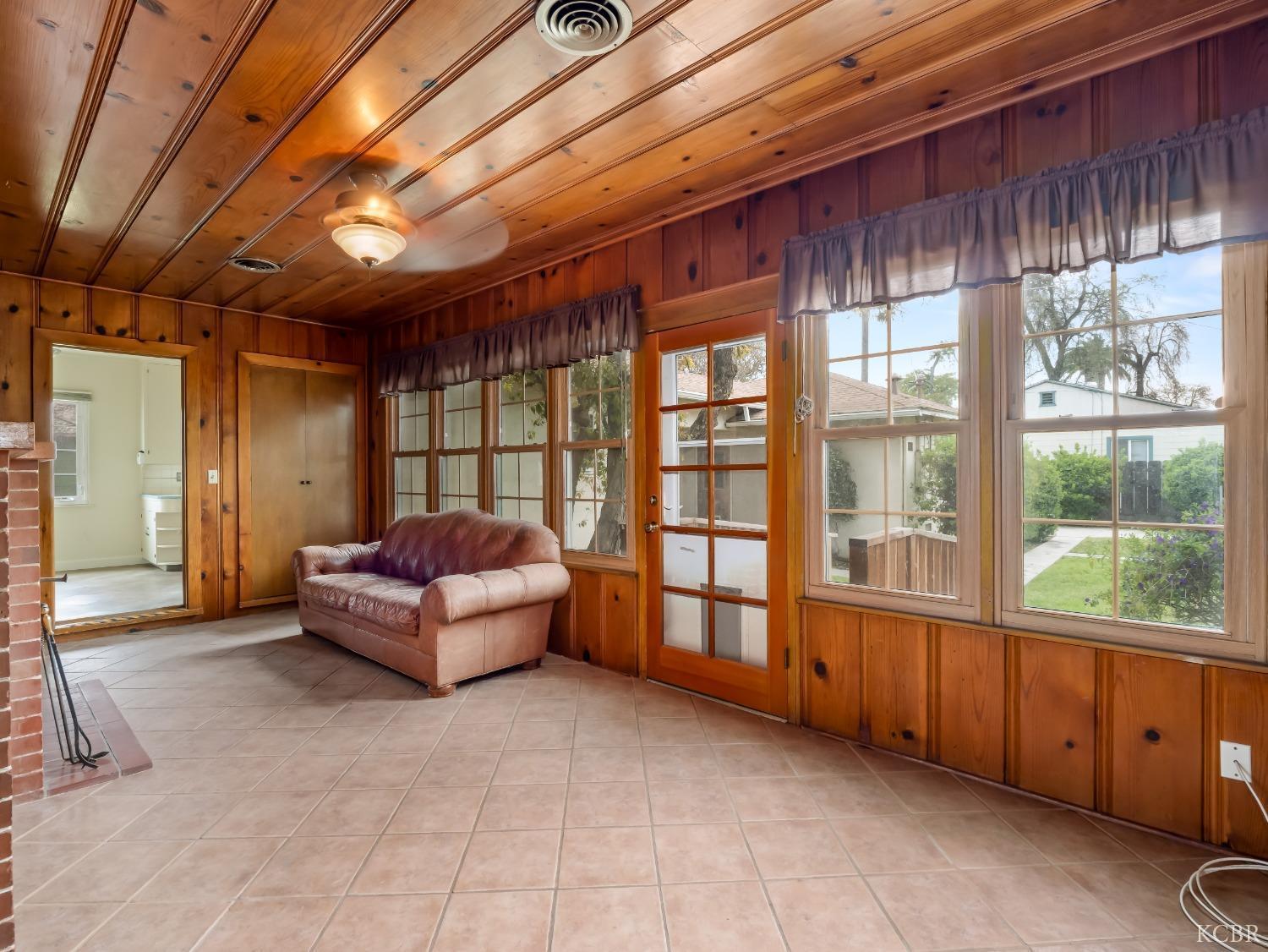 403 W Grangeville Blvd, Hanford, CA 93230