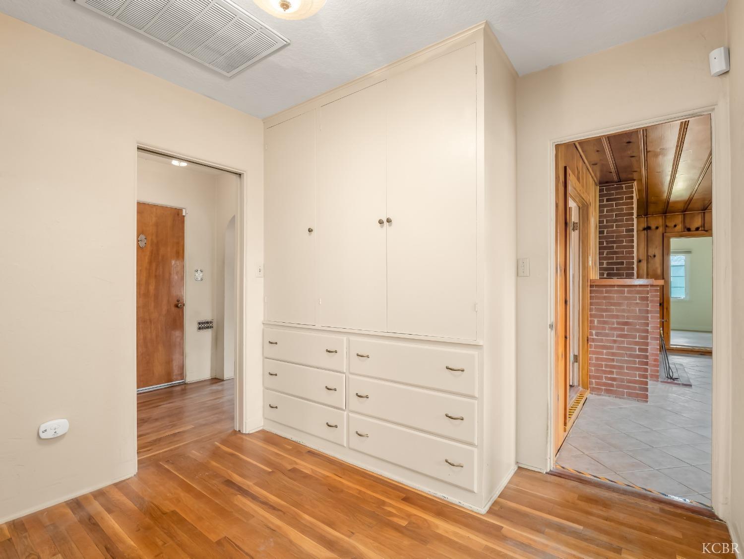 403 W Grangeville Blvd, Hanford, CA 93230