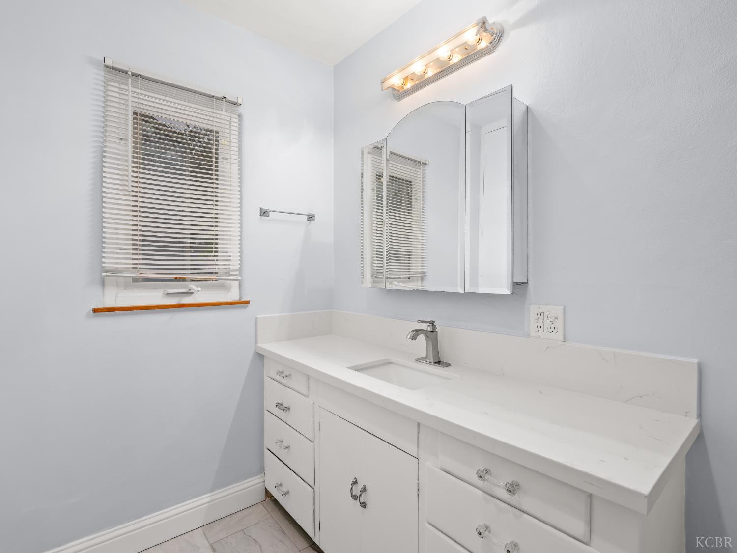 403 W Grangeville Blvd, Hanford, CA 93230