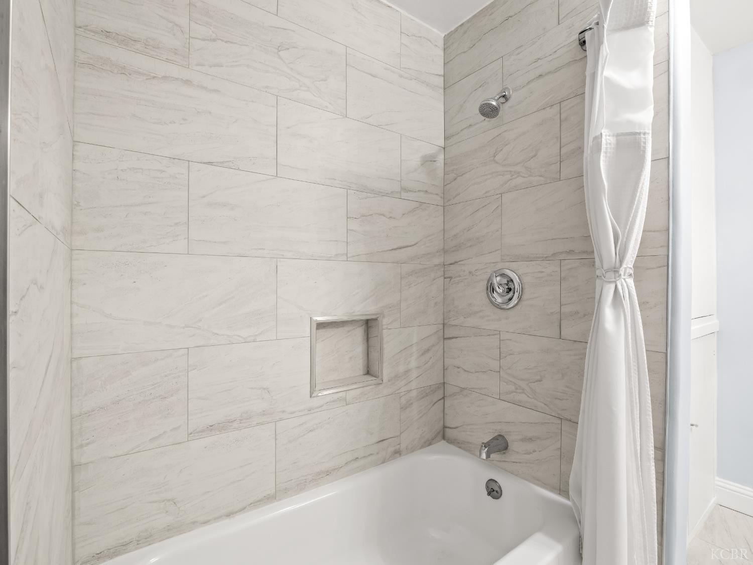 403 W Grangeville Blvd, Hanford, CA 93230