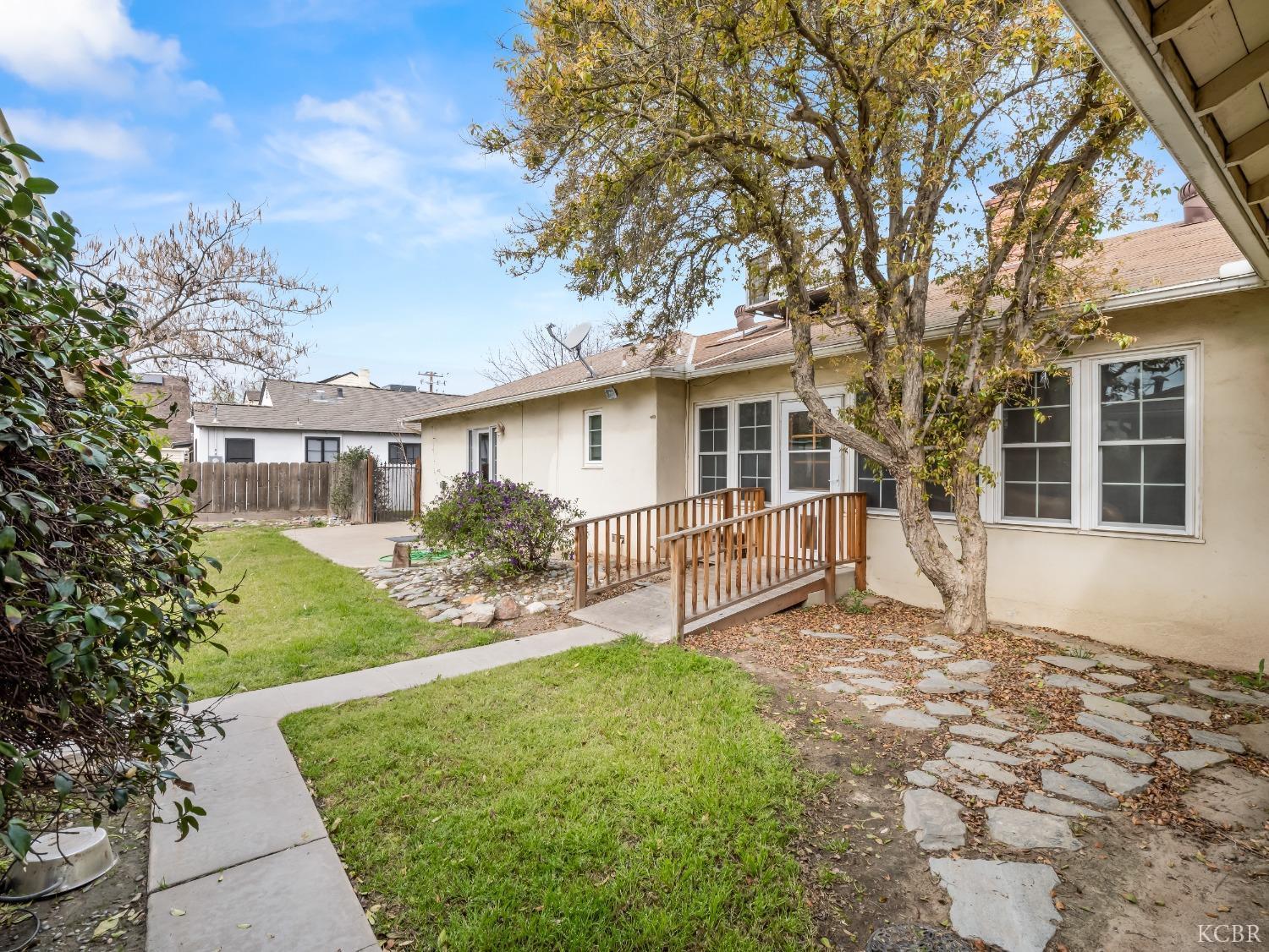 403 W Grangeville Blvd, Hanford, CA 93230