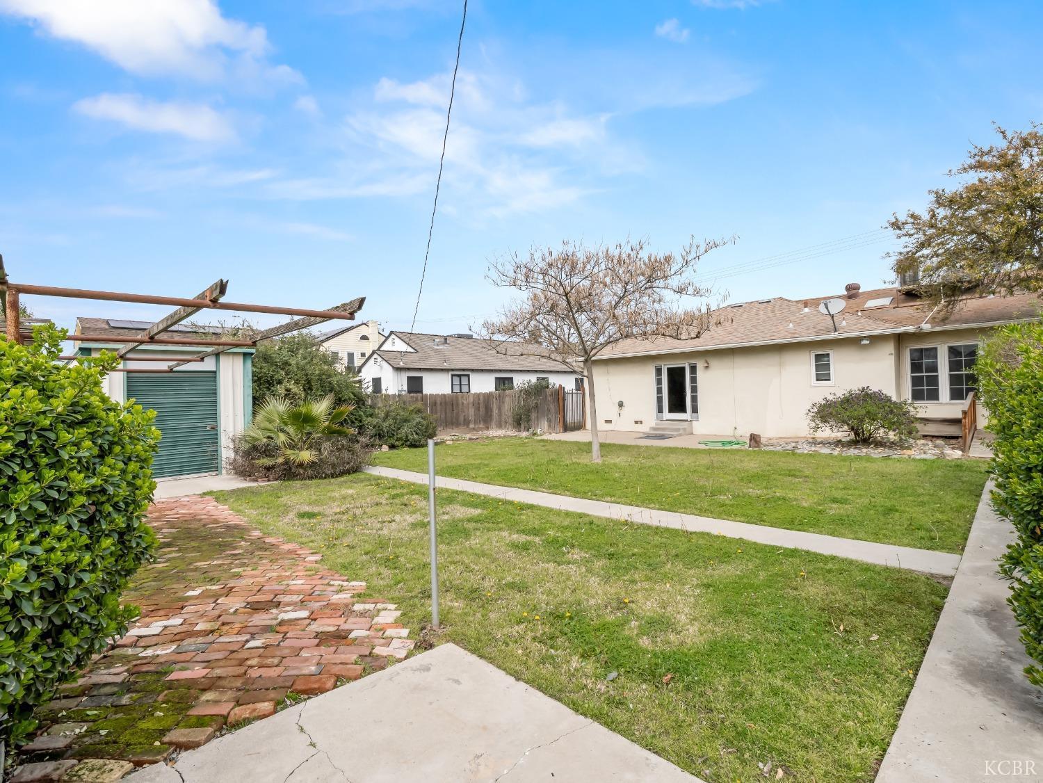 403 W Grangeville Blvd, Hanford, CA 93230