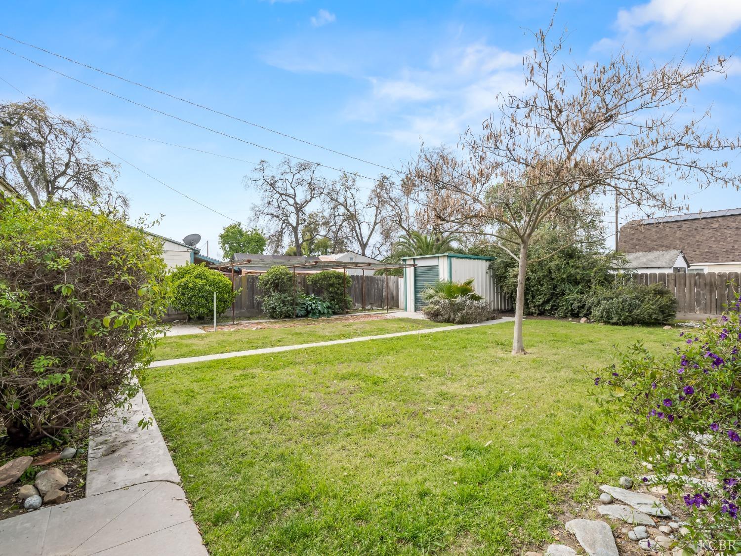 403 W Grangeville Blvd, Hanford, CA 93230