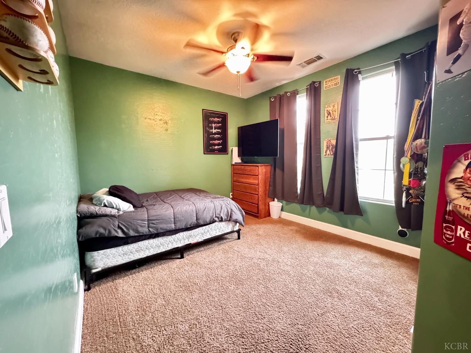 2945 W vine Ave, Visalia, CA 93291