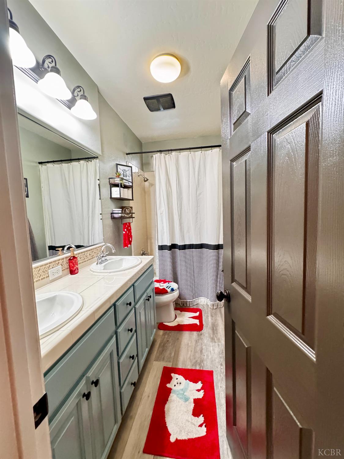 2945 W vine Ave, Visalia, CA 93291