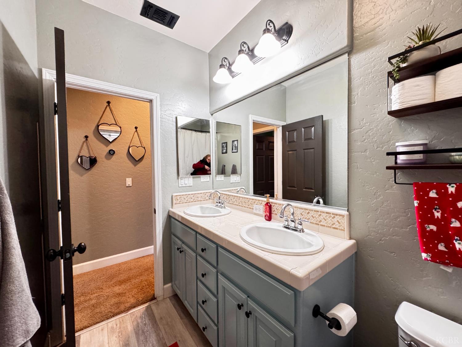 2945 W vine Ave, Visalia, CA 93291