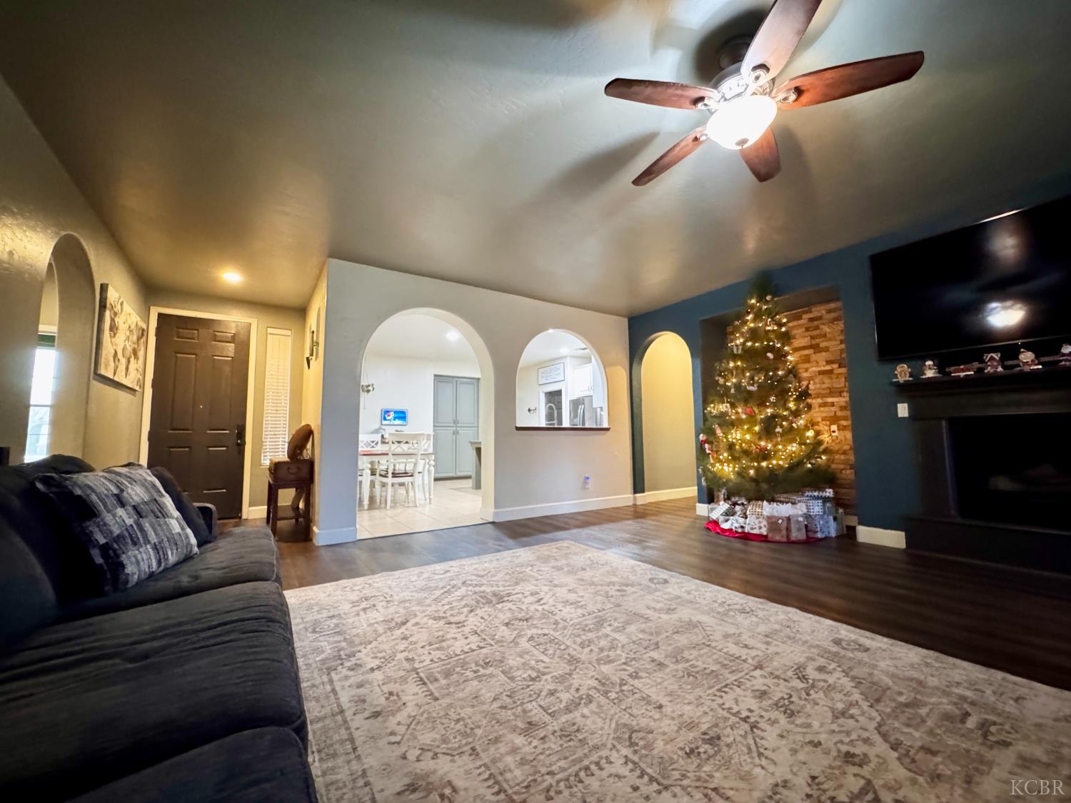 2945 W vine Ave, Visalia, CA 93291