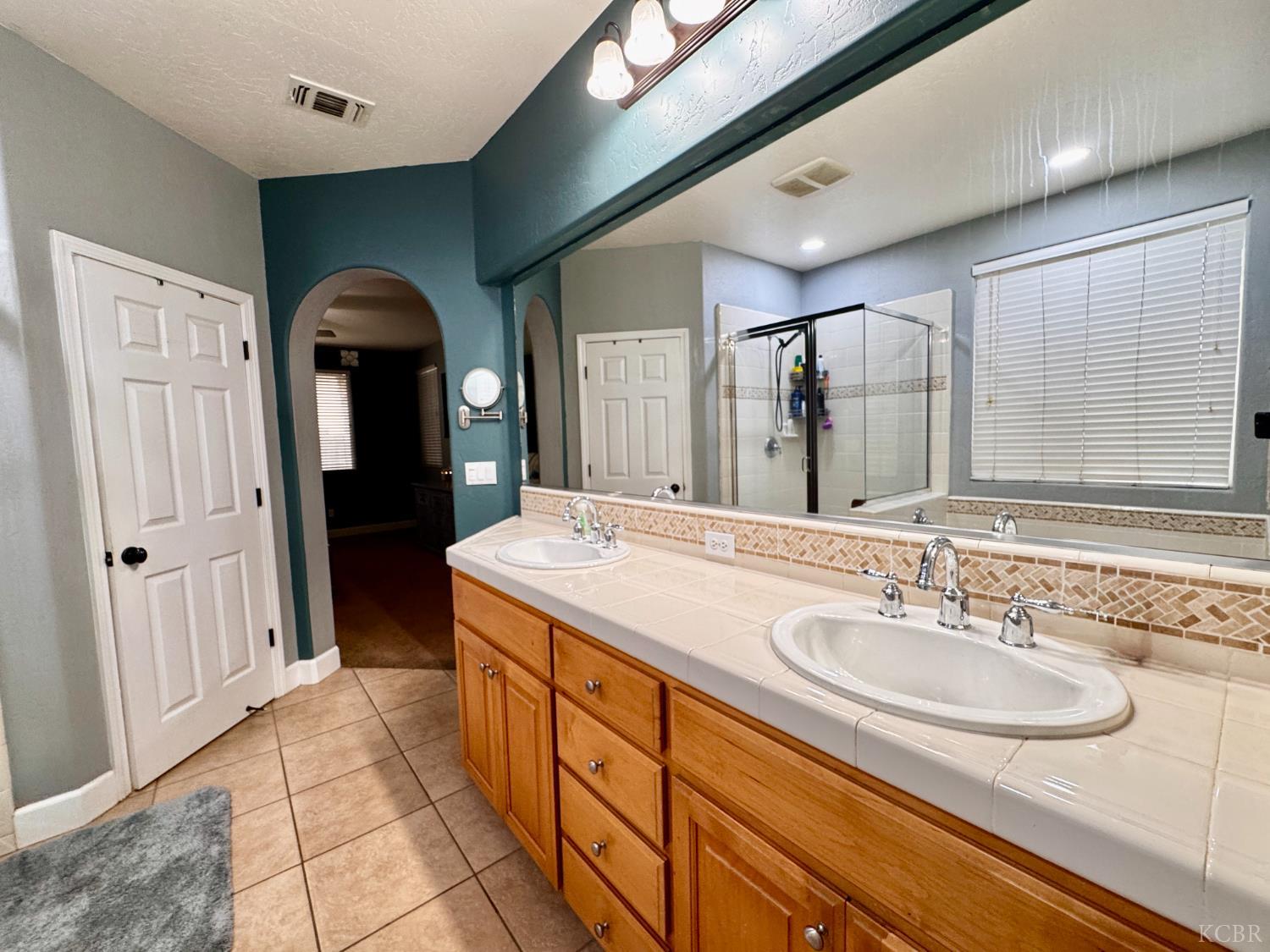 2945 W vine Ave, Visalia, CA 93291