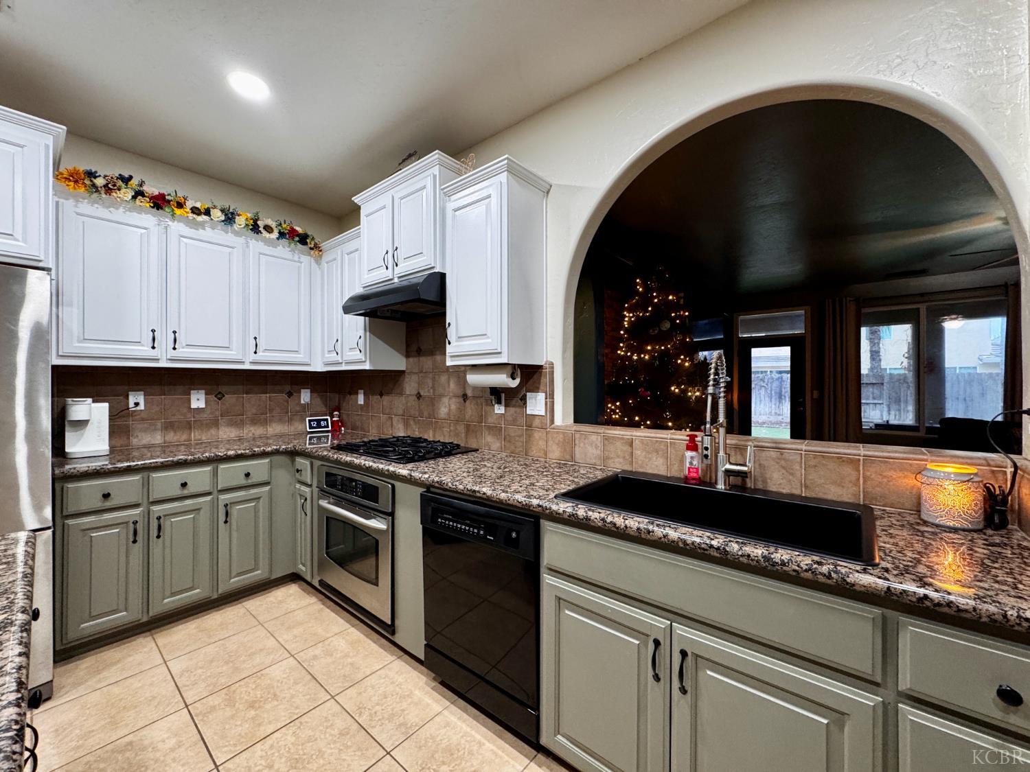 2945 W vine Ave, Visalia, CA 93291