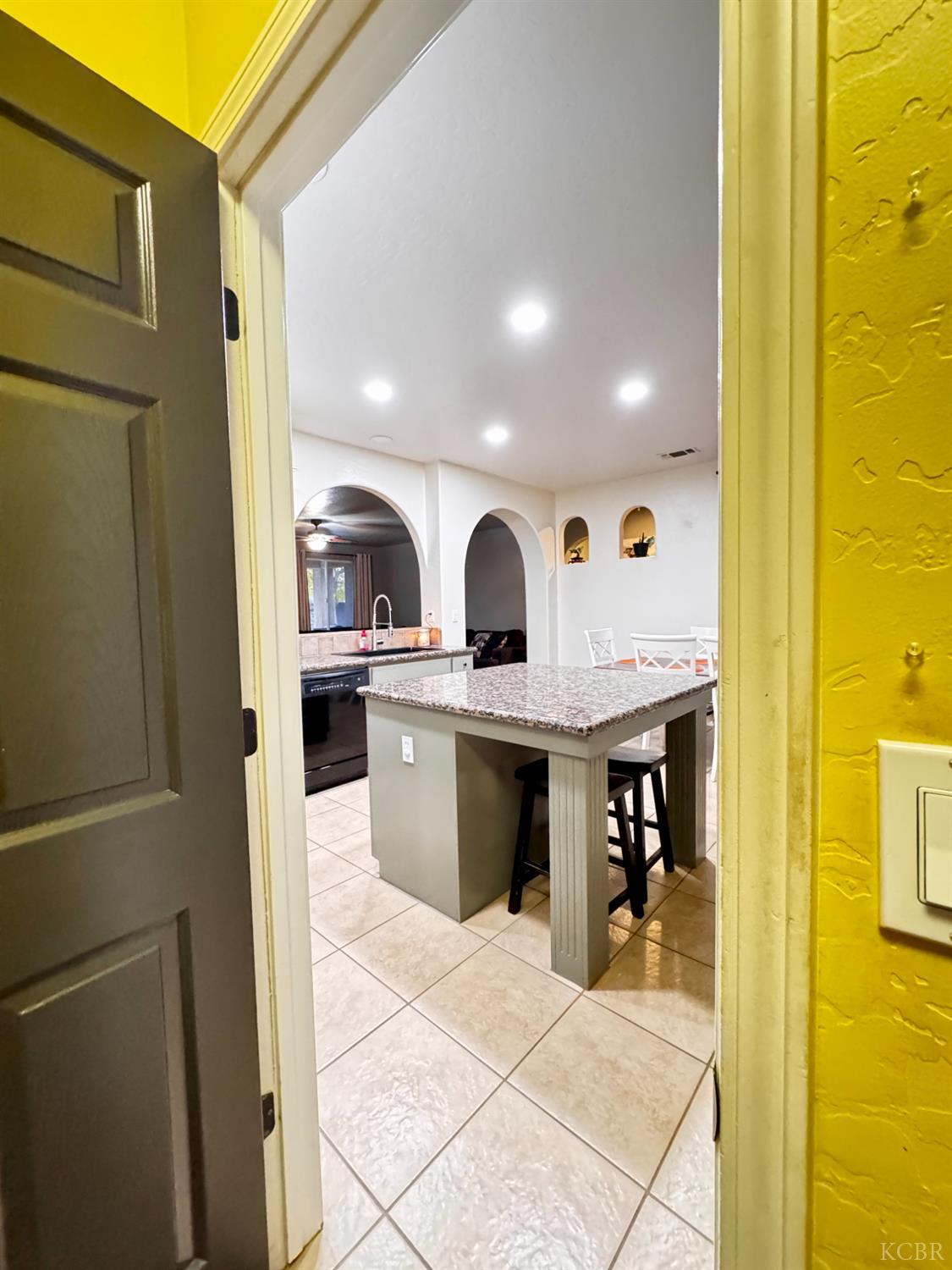 2945 W vine Ave, Visalia, CA 93291