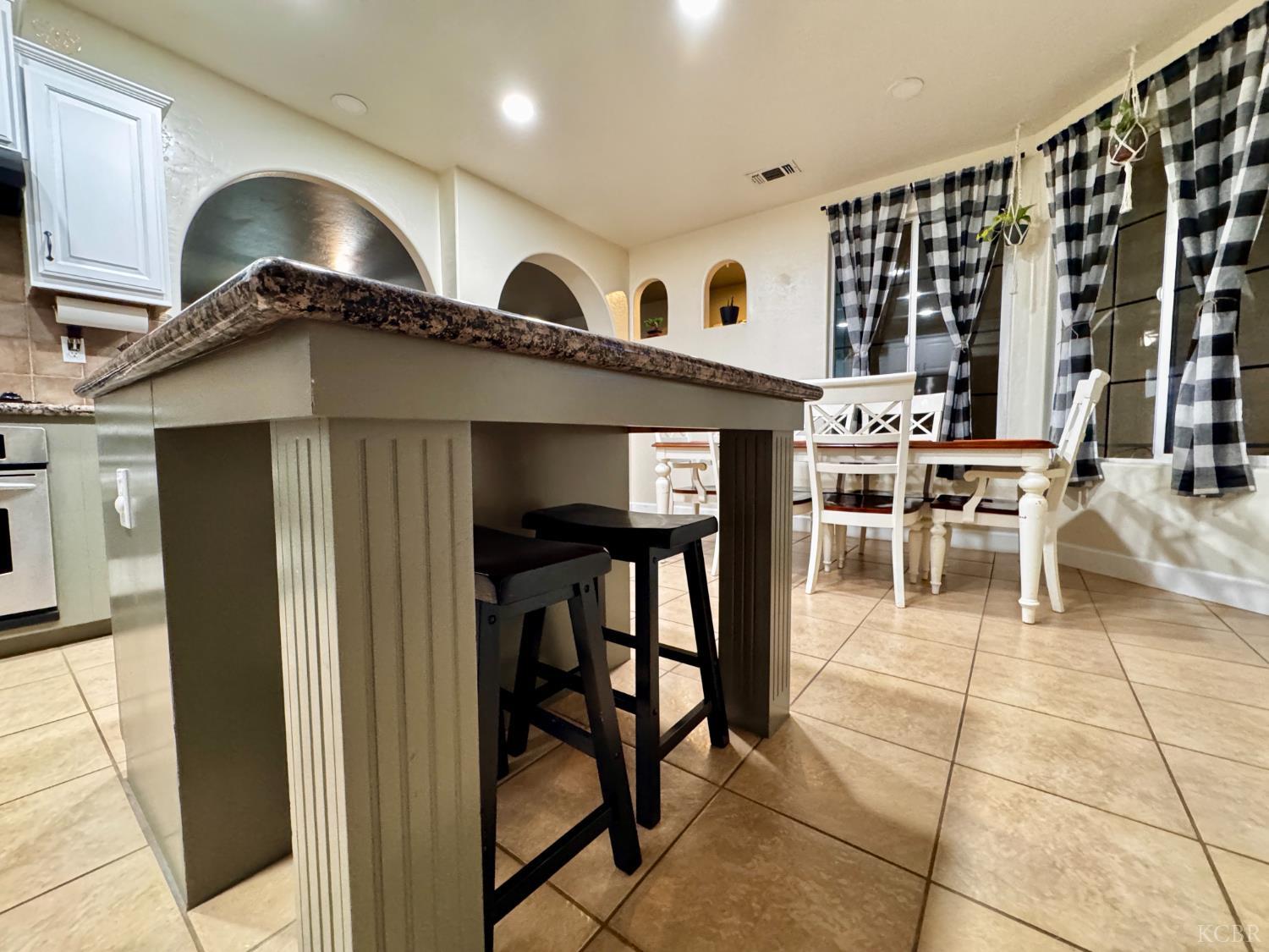 2945 W vine Ave, Visalia, CA 93291