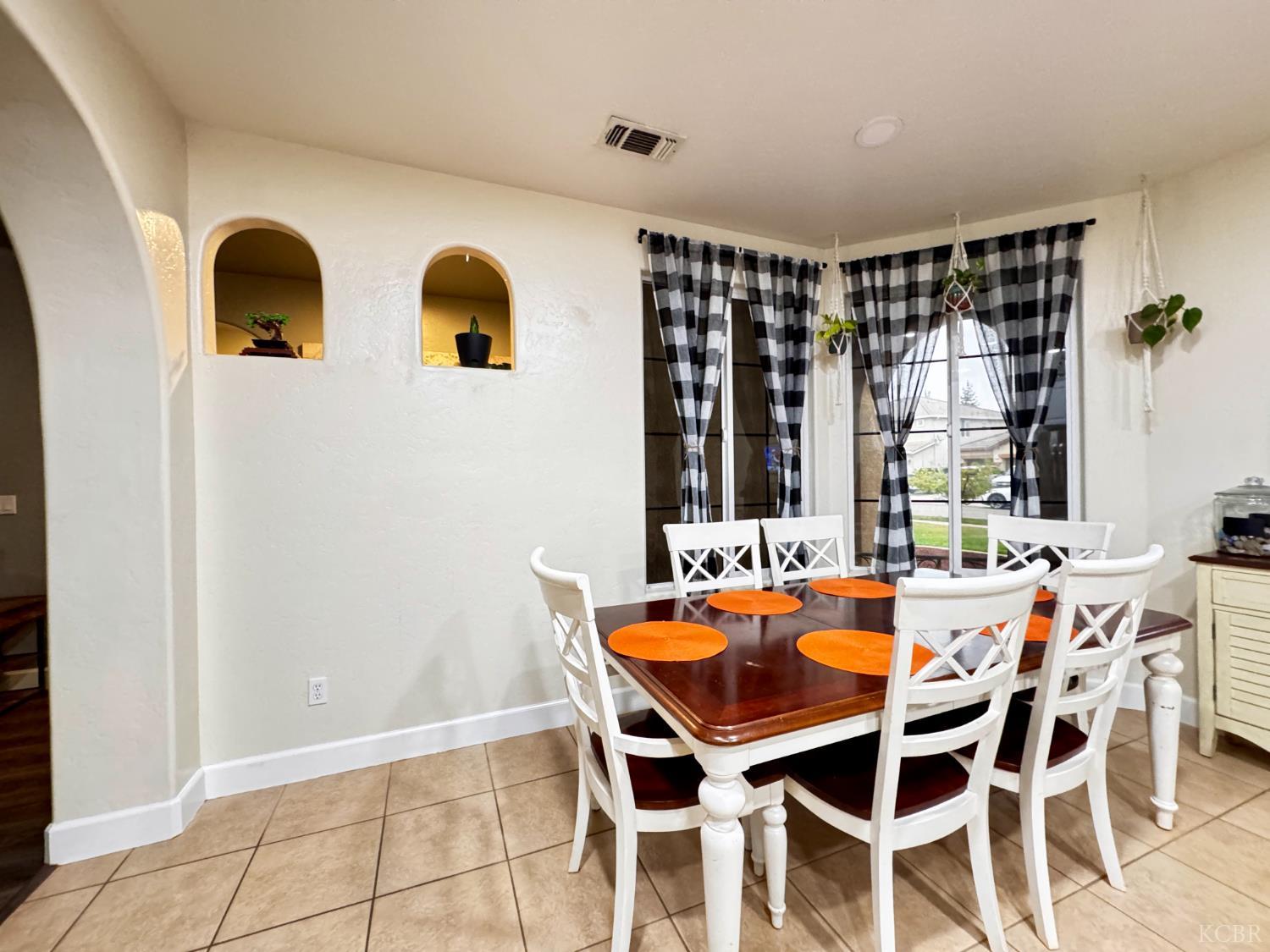 2945 W vine Ave, Visalia, CA 93291