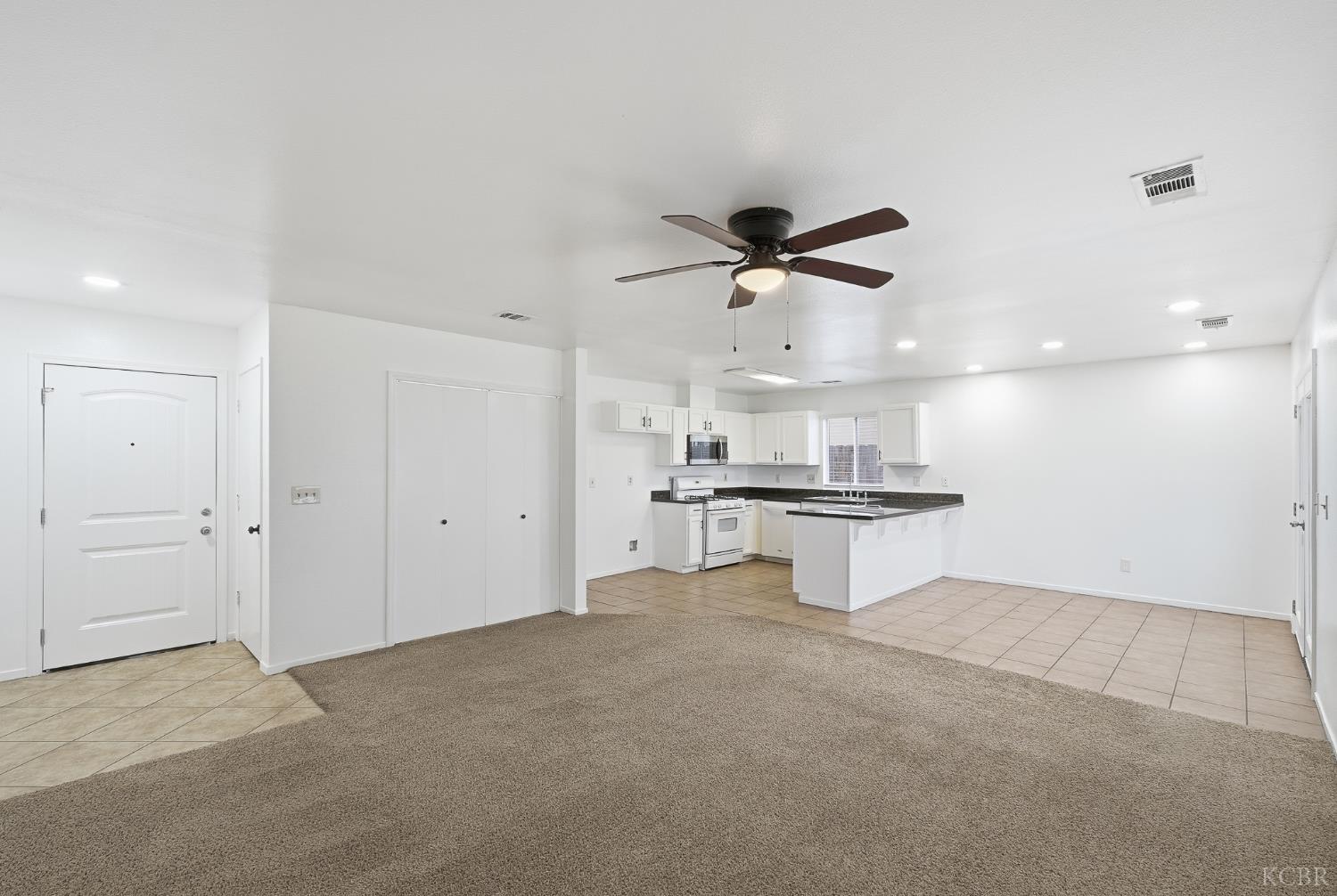 1300 Lark Cir, Hanford, CA 93230