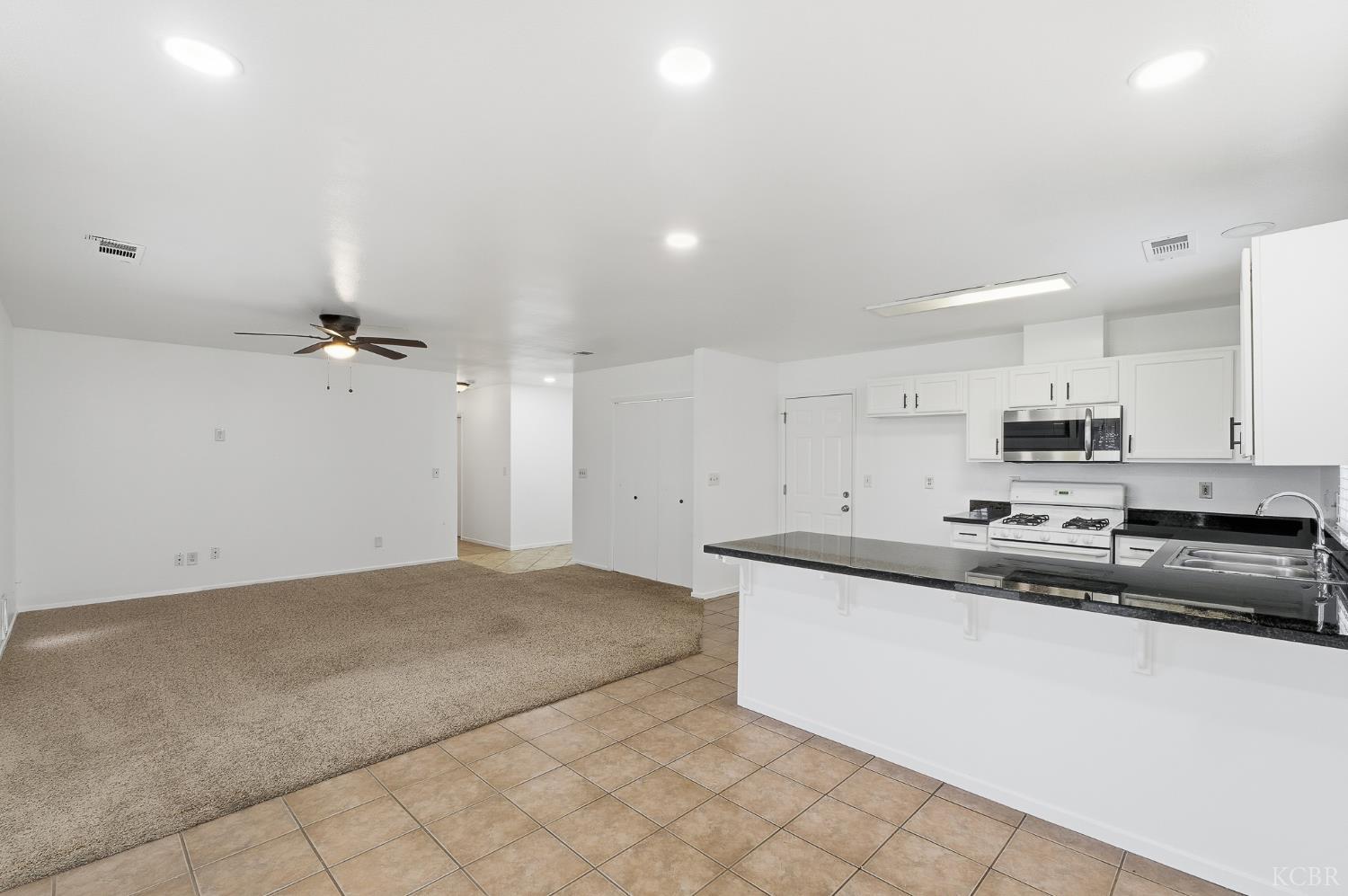 1300 Lark Cir, Hanford, CA 93230